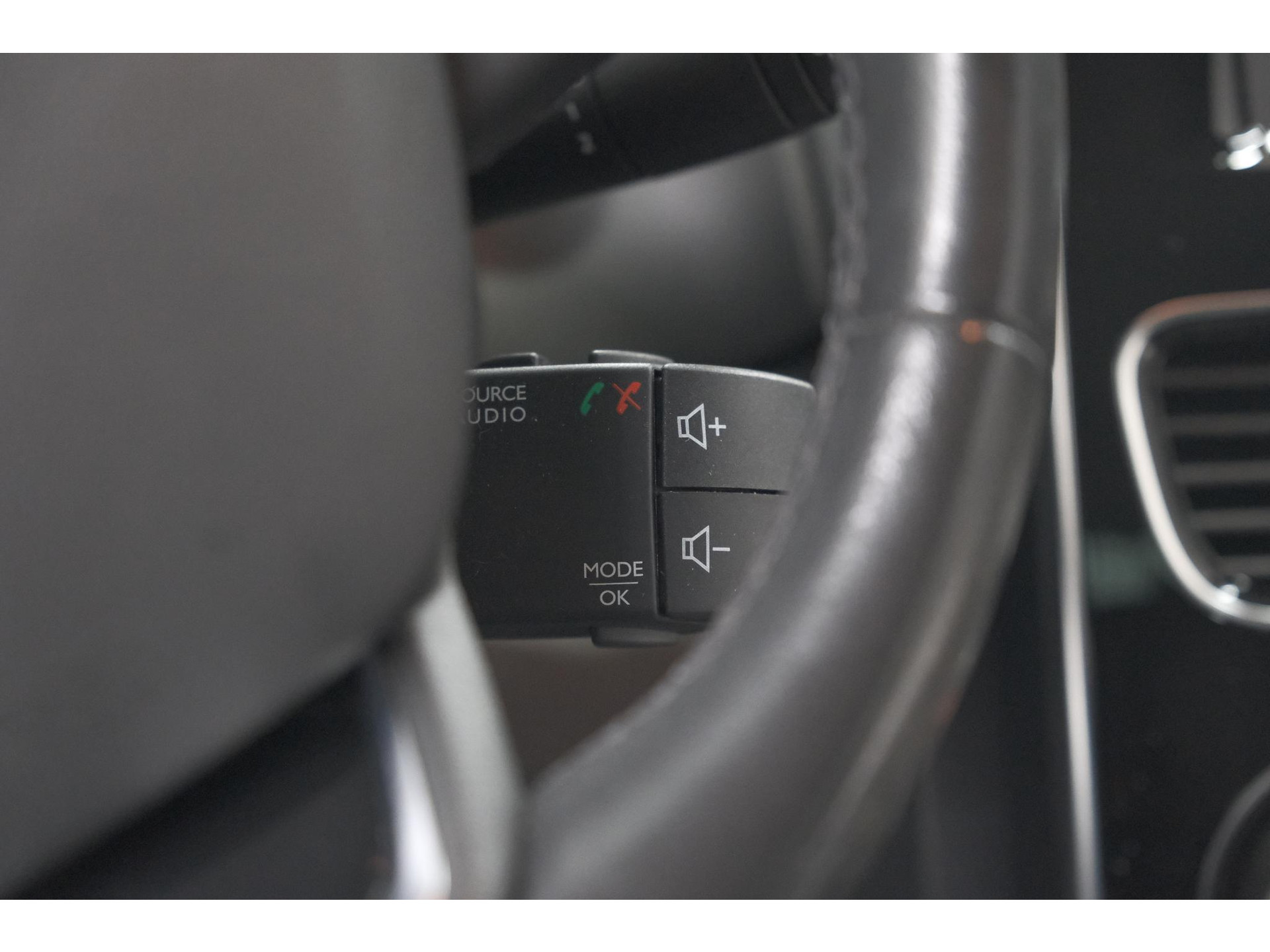 Renault Clio 1.2 Limited | Trekhaak | Navigatie | Parkeersensoren | Climate Control