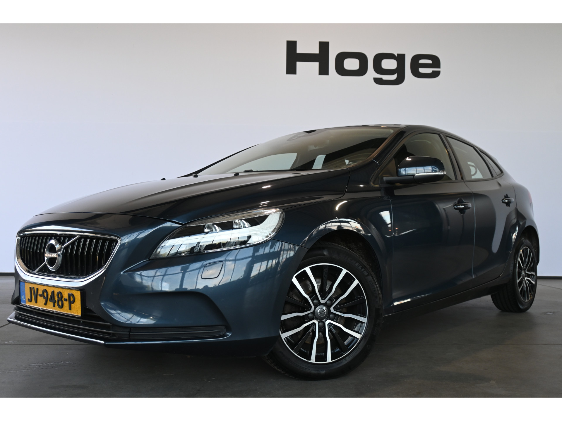 Volvo V40 2.0 T2 Momentum Nap Clima Cruise control Trekhaak Navigatie Stoelverwarming Goed onderhouden! Inruil Mogelijk!