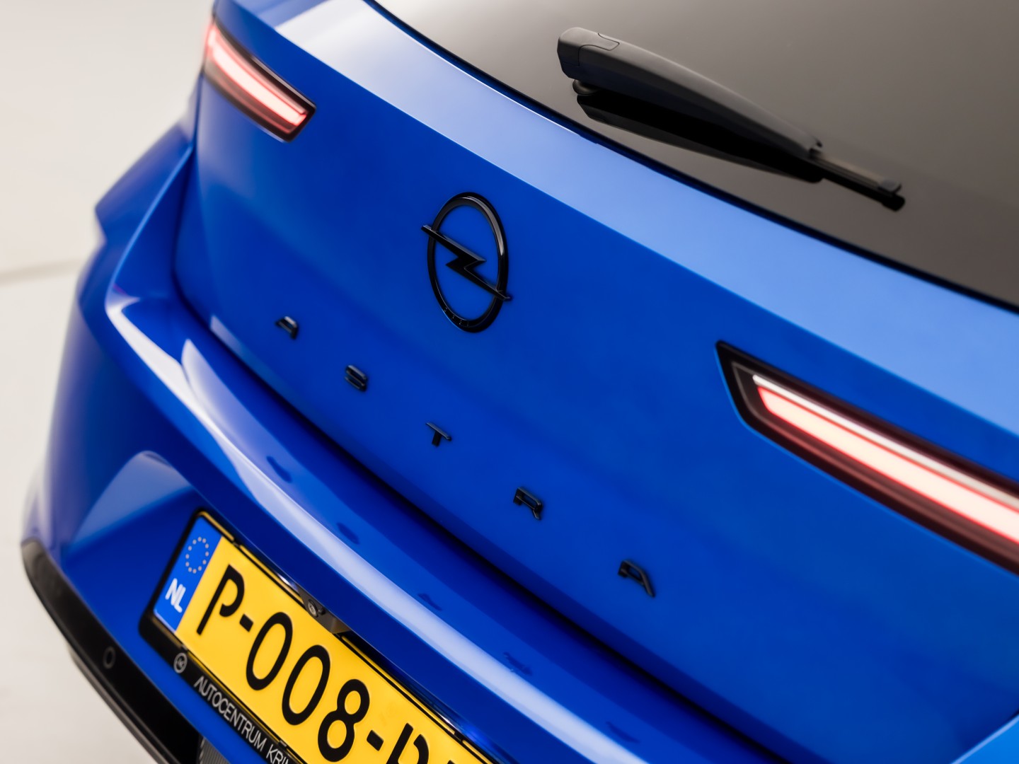 Opel Astra 1.2 Turbo Ultimate Automaat (PANORAMADAK, 1e EIGENAAR, AGR STOELEN, APPLE CARPLAY, GROOT NAVI, MEMORY SEATS, 360 CAMERA, STUUR/STOELVERWARMING, LEDER/ALCANTARA, CRUISE, NIEUWSTAAT)