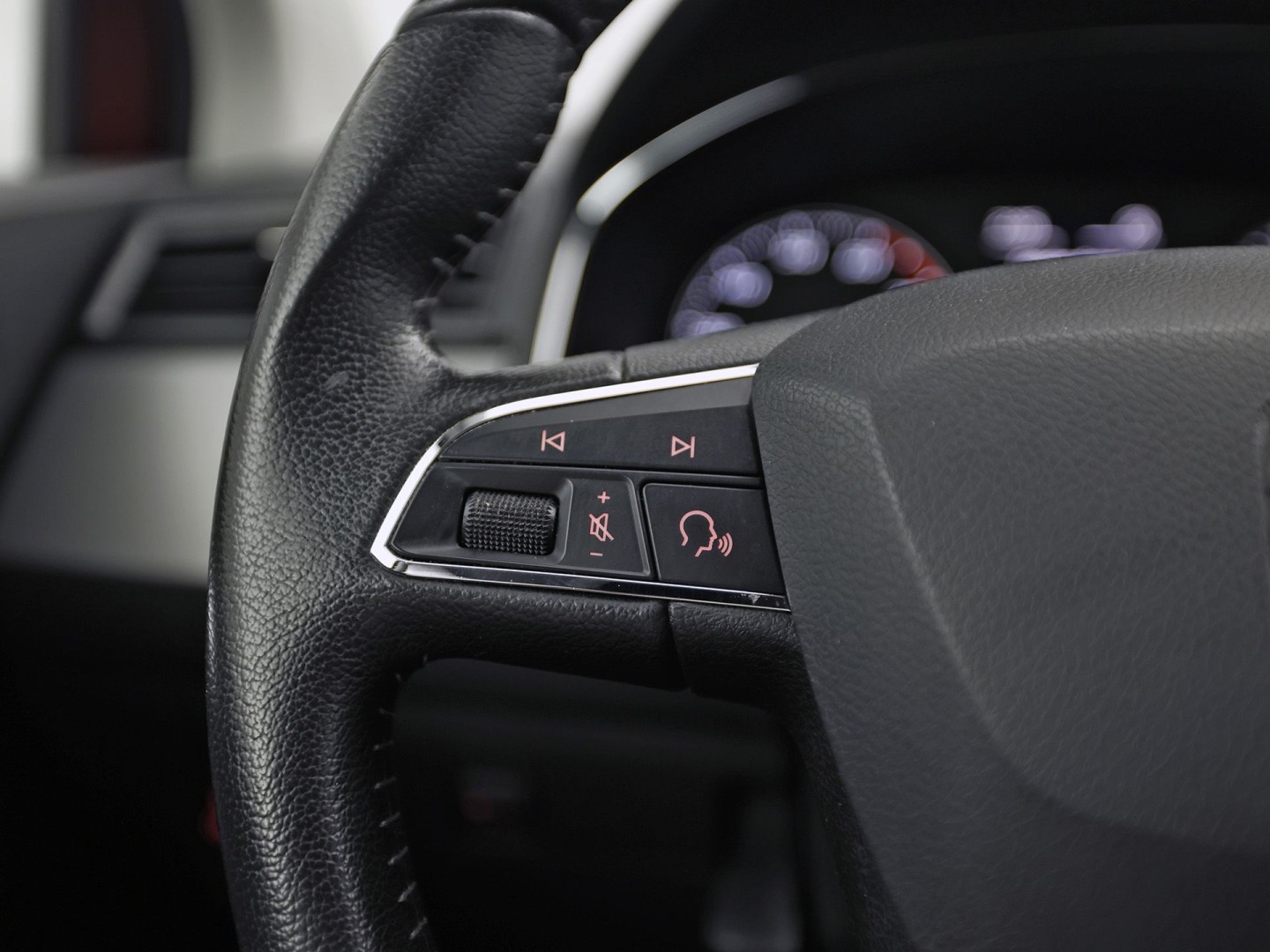SEAT Ibiza 1.0 Sport (APPLE CARPLAY, GROOT NAVI, CLIMATE, GETINT GLAS, SPORTSTOELEN, LM VELGEN, CRUISE, NIEUWSTAAT)
