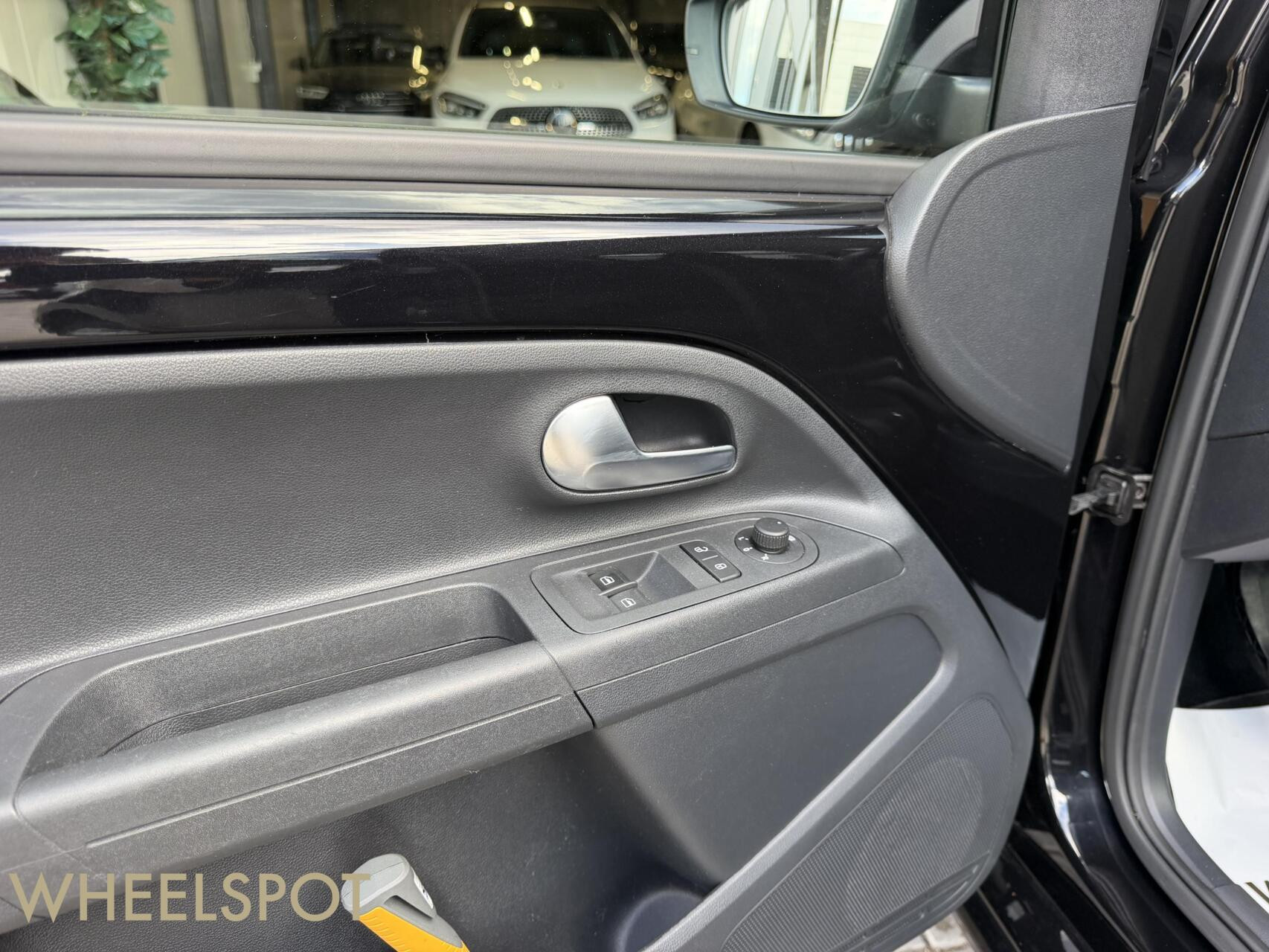 Volkswagen Up! 1.0 BMT high up!|Cruise|Camera|Clima|Stoelver