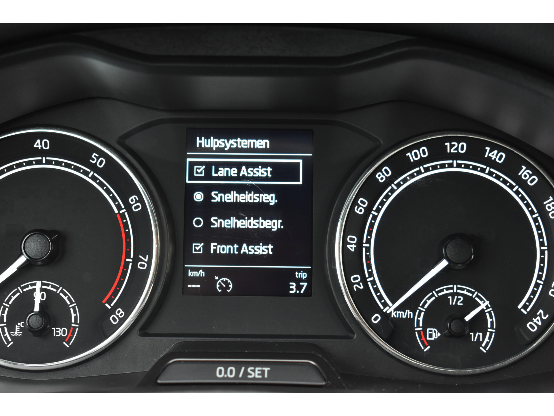 ŠKODA Scala 1.0 TSI Ambition Automaat Carplay Navigatie Front/lane assist Stoelverwarming Parkeer sensoren