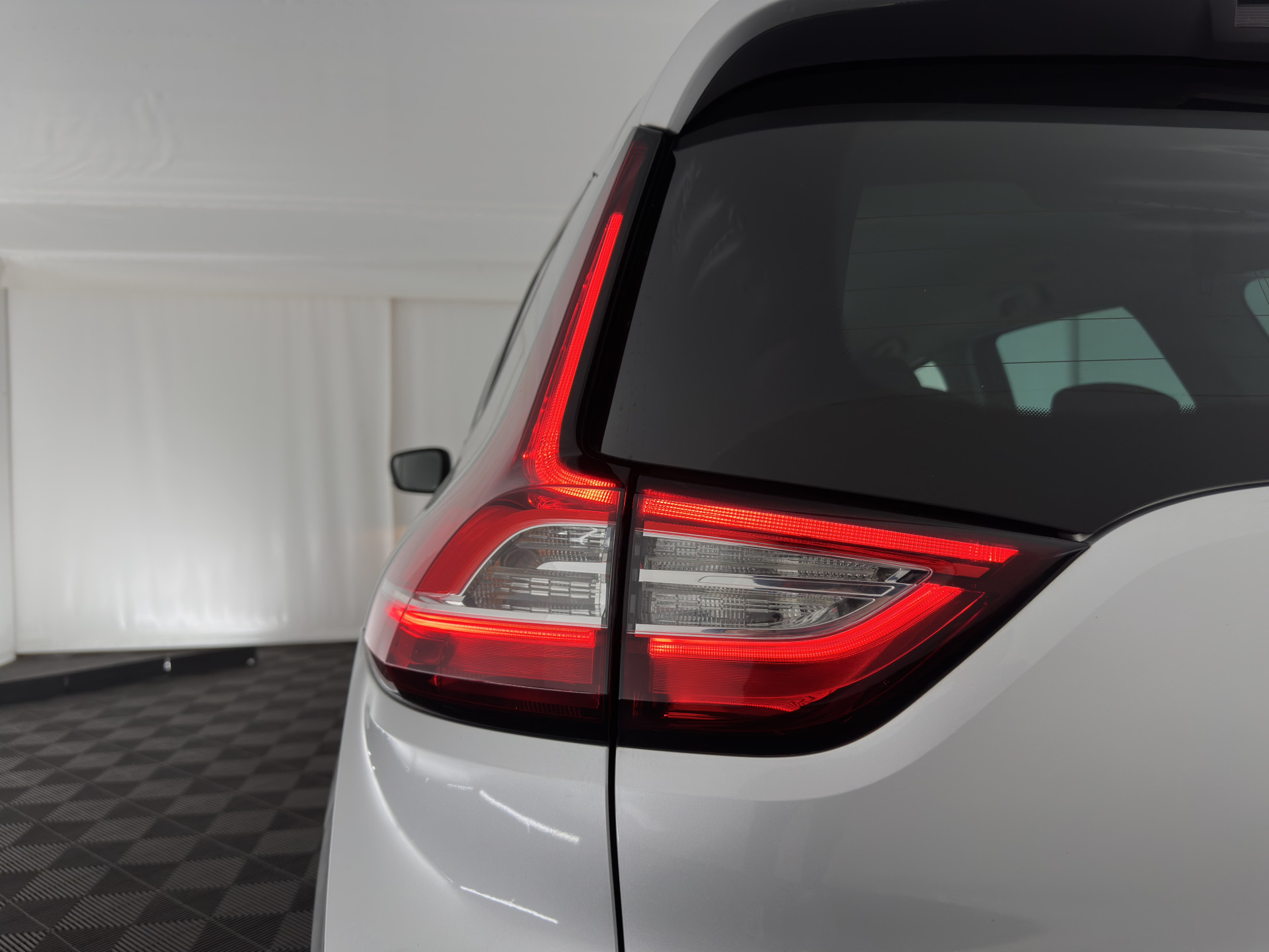 Renault Grand Scénic 1.3 TCe Business Zen [ 7-Pers. ] (INCL-BTW) *NAVI-FULLMAP | COMFORT-SEATS | DIGI-COCKPIT | ECC | PDC | CRUISE | PRIVACY-GLASS | DAB | CARPLAY*