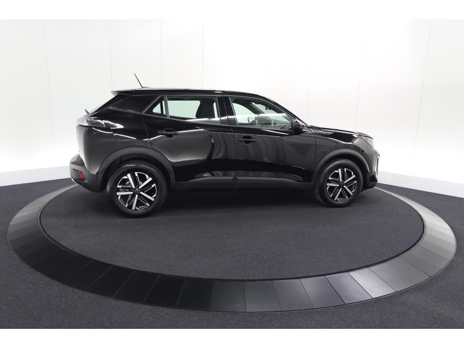 Peugeot 2008 1.2 Hybrid 136 Style | Apple Carplay | Parkeersensoren | Climate control