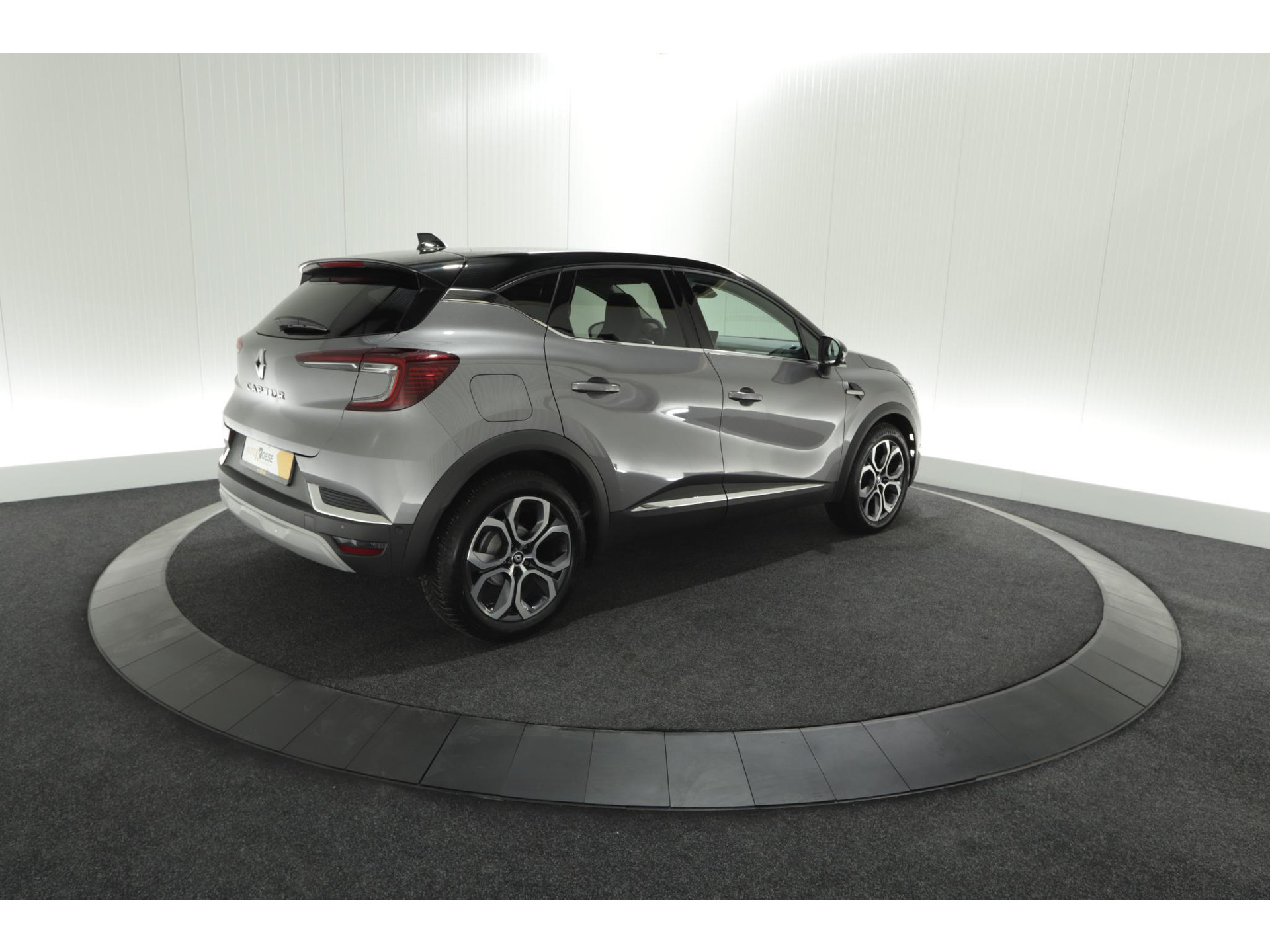 Renault Captur Mild Hybrid 140 EDC Techno | 360 Camera | 9.3 Inch Grootscherm | Stoelverwarming | Apple Carplay | 18 Inch Lichtmetalen Velgen