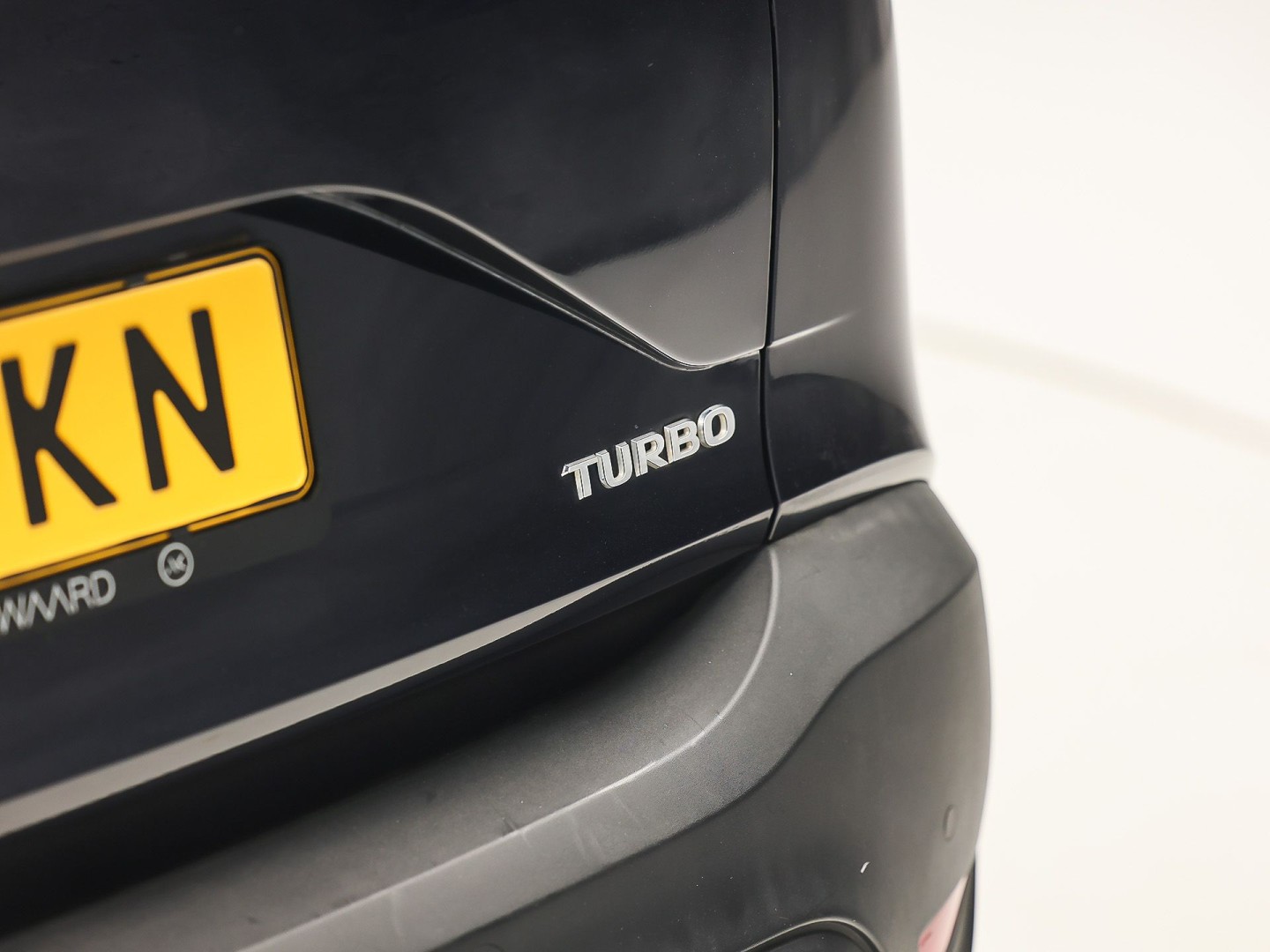 Opel Crossland X 1.2 Turbo Innovation Sport Automaat (PANORAMADAK, APPLE CARPLAY, GROOT NAVI, 360 CAMERA, STUUR/STOELVERWARMING, SPORTSTOELEN, TREKHAAK, LM VELGEN, NIEUWSTAAT)