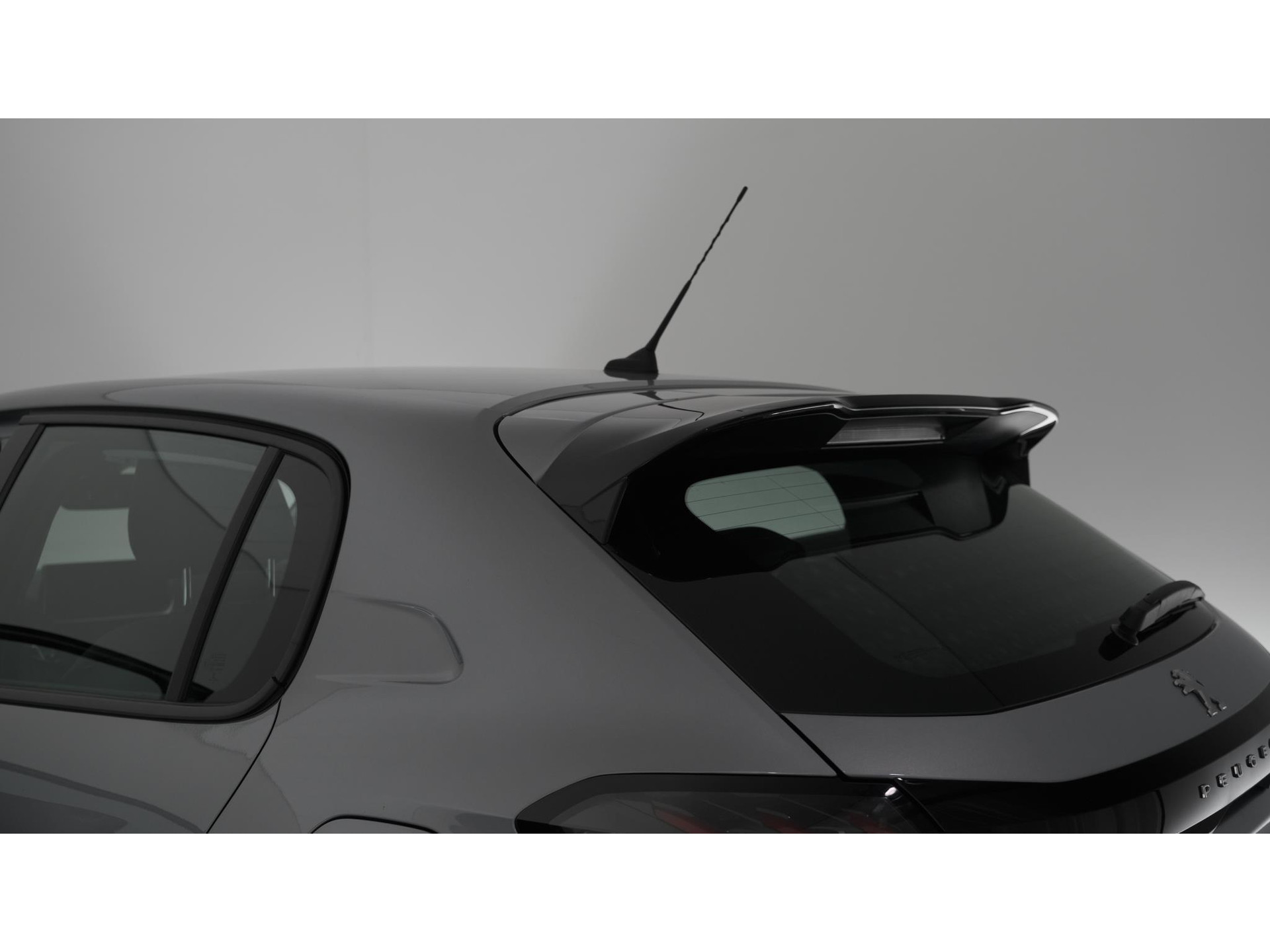 Peugeot 208 PureTech 100 EAT8 Allure | Parkeersensoren | Stoelverwarming | Apple Carplay | Climate Control