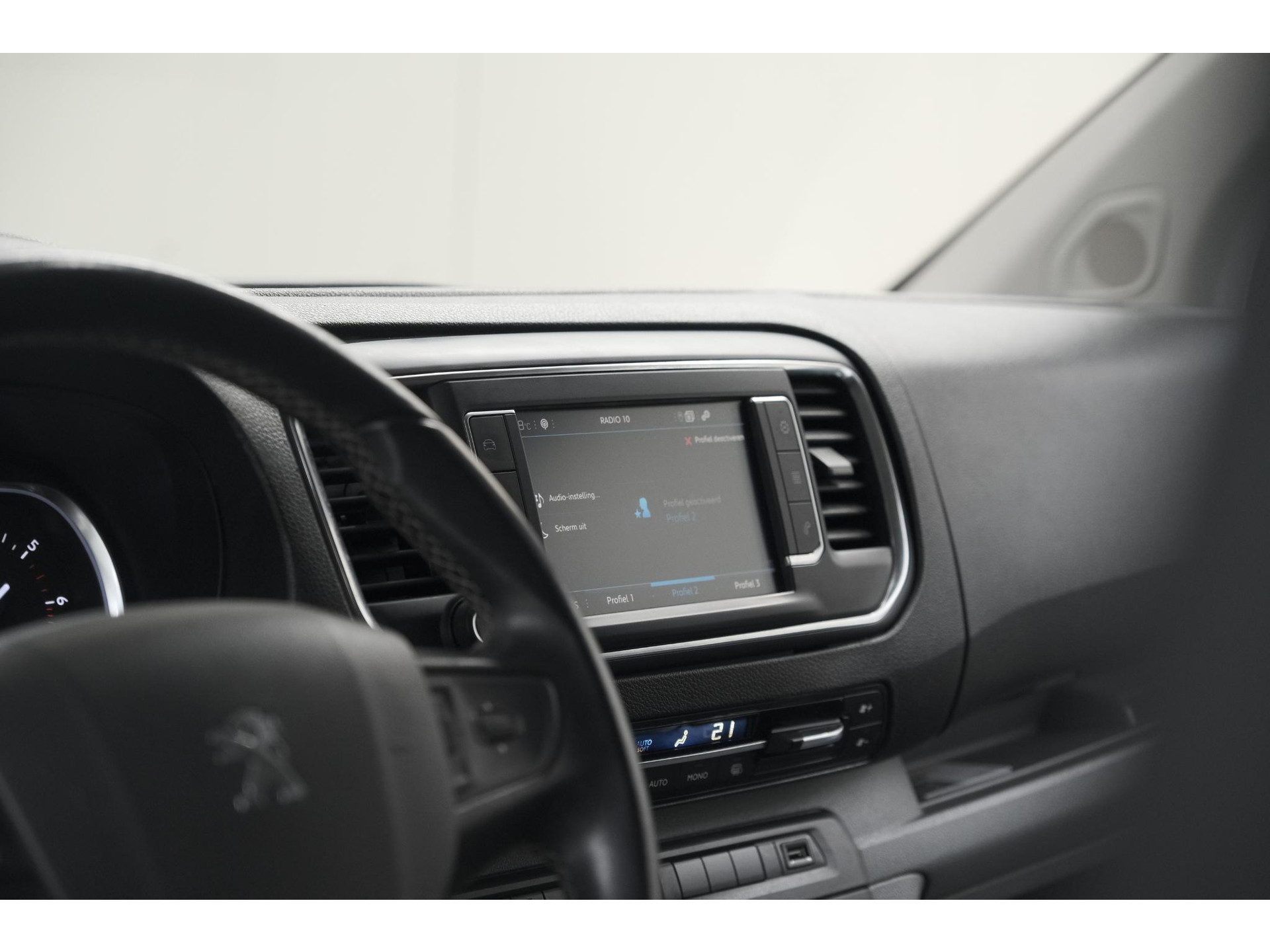 Peugeot Expert 2.0 BlueHDI 180 Automaat Standard Premium | Standkachel | Trekhaak | Head-Up Display | Camera | Apple Carplay | Laadruimte Betimmering