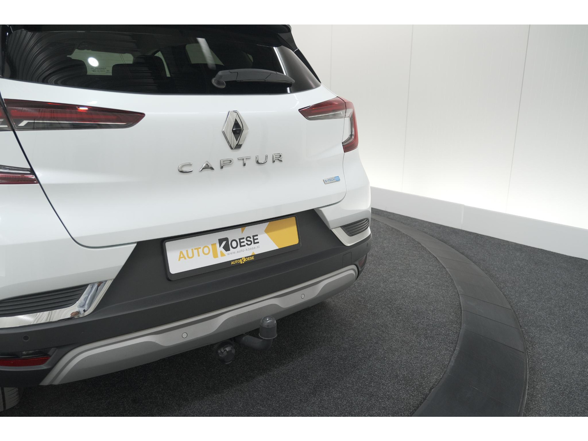 Renault Captur 1.6 E-Tech Plug-in Hybrid 160 Intens | Trekhaak | Camera | Adaptieve Cruise Control | Dodehoekdetectie