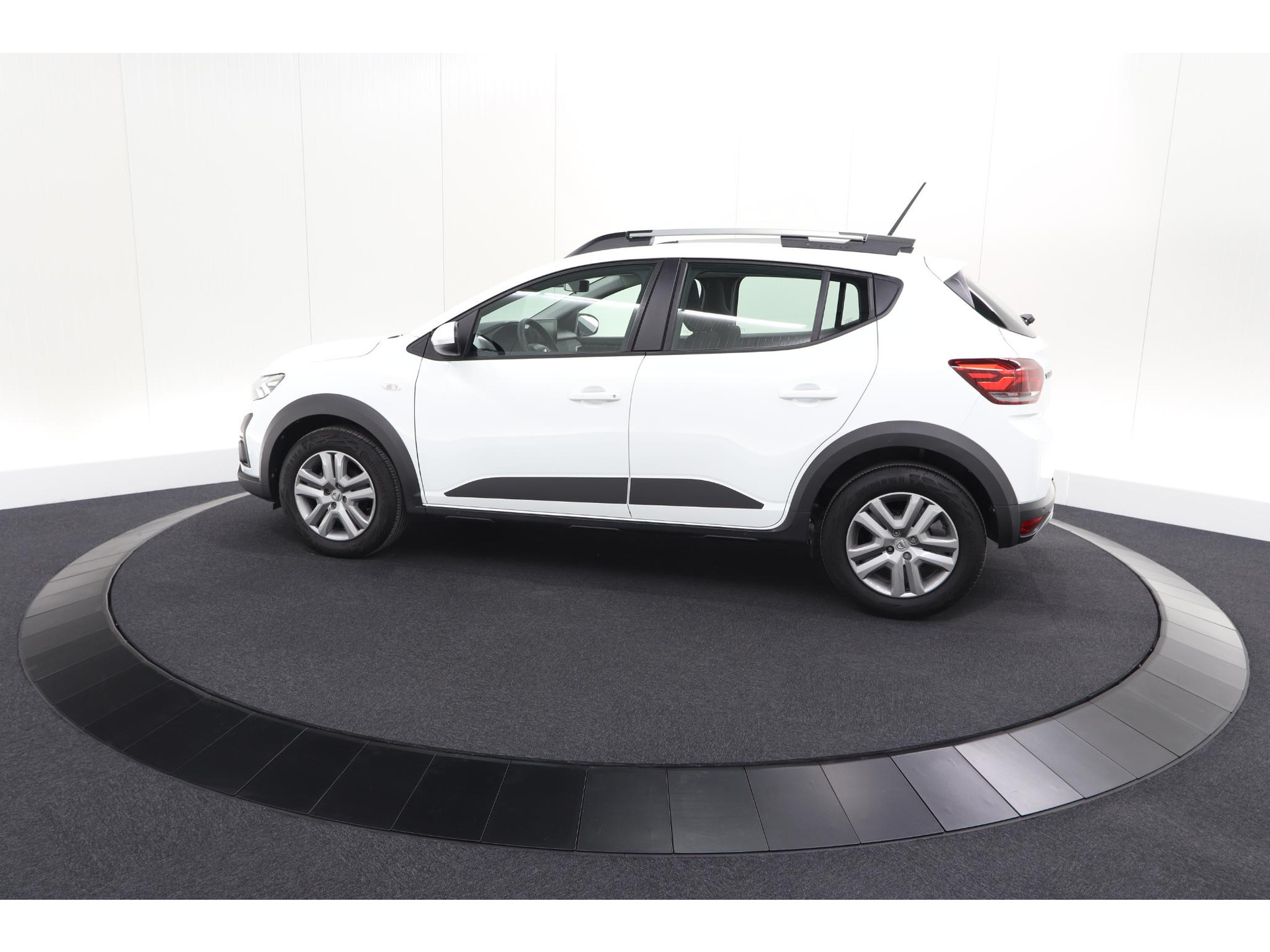 Dacia Sandero Stepway 1.0 TCe 90 Comfort | Apple Carplay | Parkeersensoren | Cruise Control