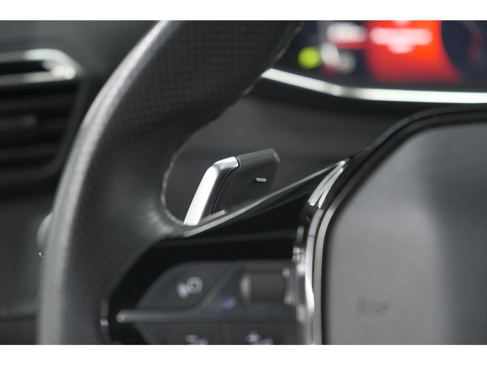 Peugeot 208 PureTech 100 EAT8 GT | Camera | Dodehoekdetectie | Navigatie | Apple Carplay