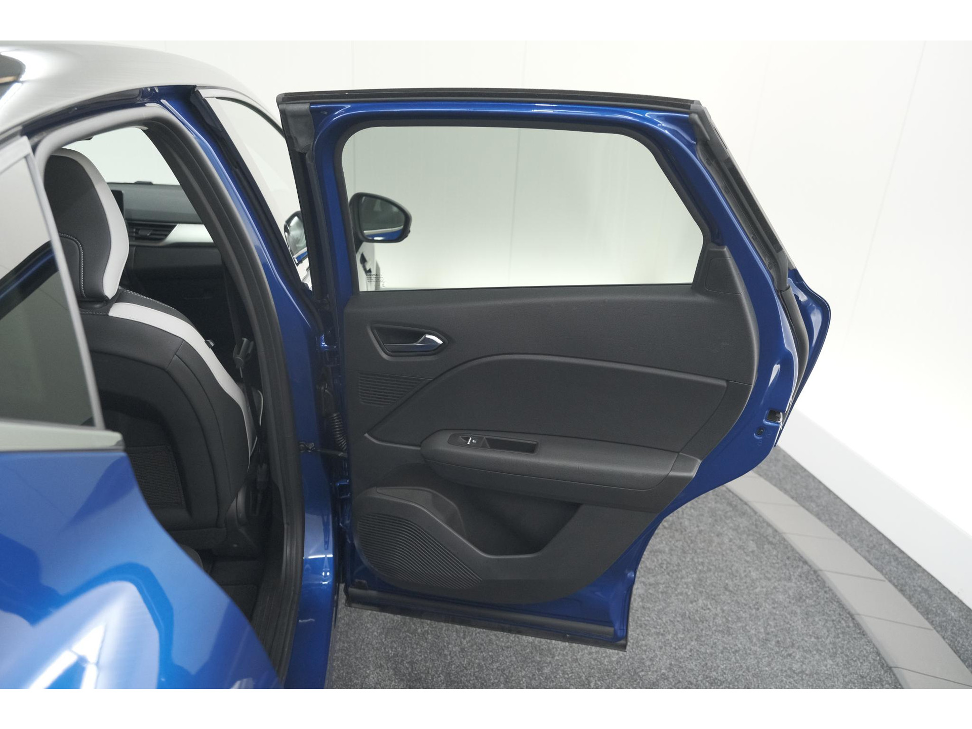 Renault Captur 1.6 E-Tech Plug-in Hybrid 160 Intens | Allseason Banden | Camera | 9.3 Inch Grootscherm | Apple Carplay