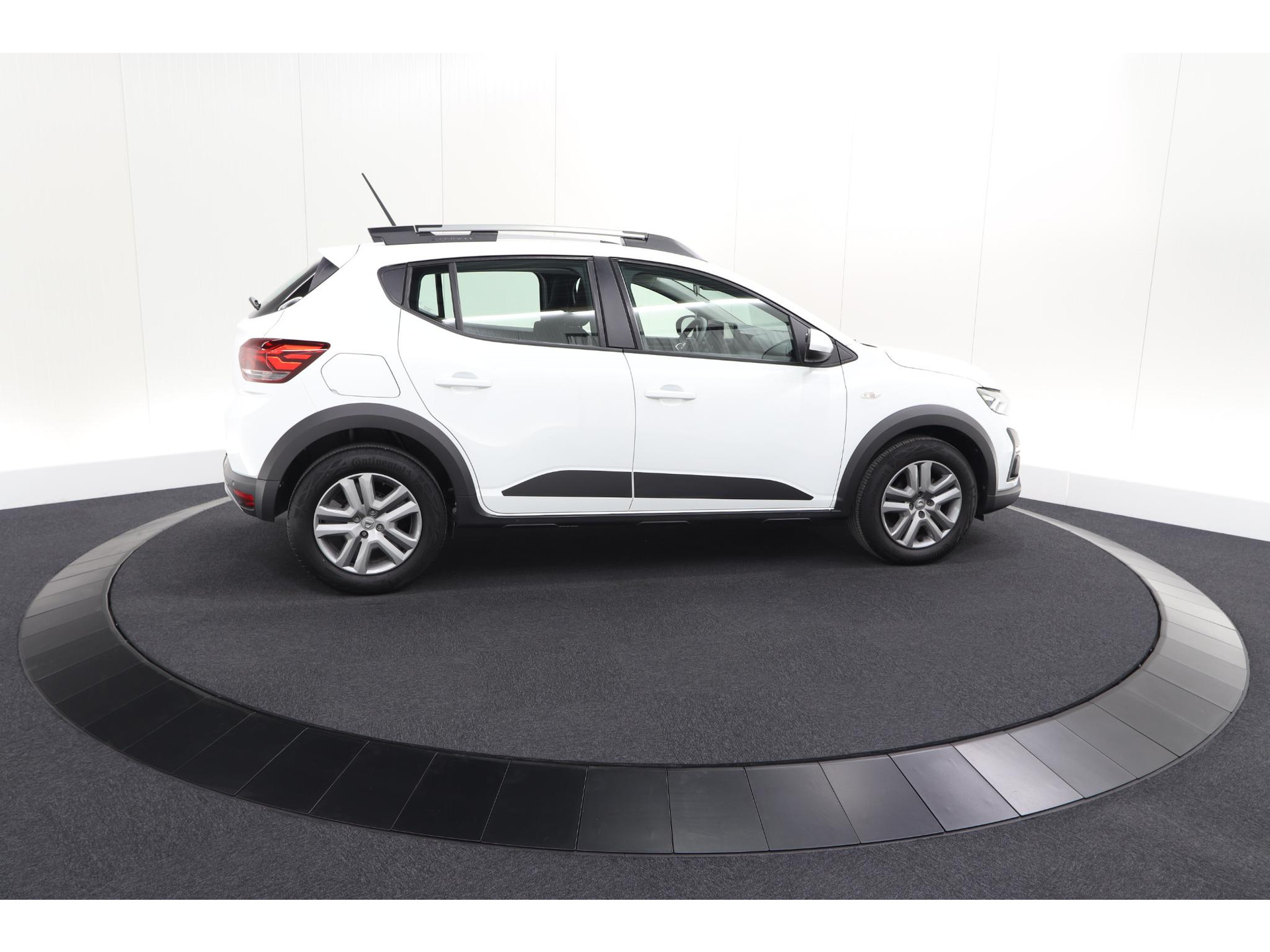 Dacia Sandero Stepway 1.0 TCe 90 Comfort | Apple Carplay | Parkeersensoren | Cruise Control