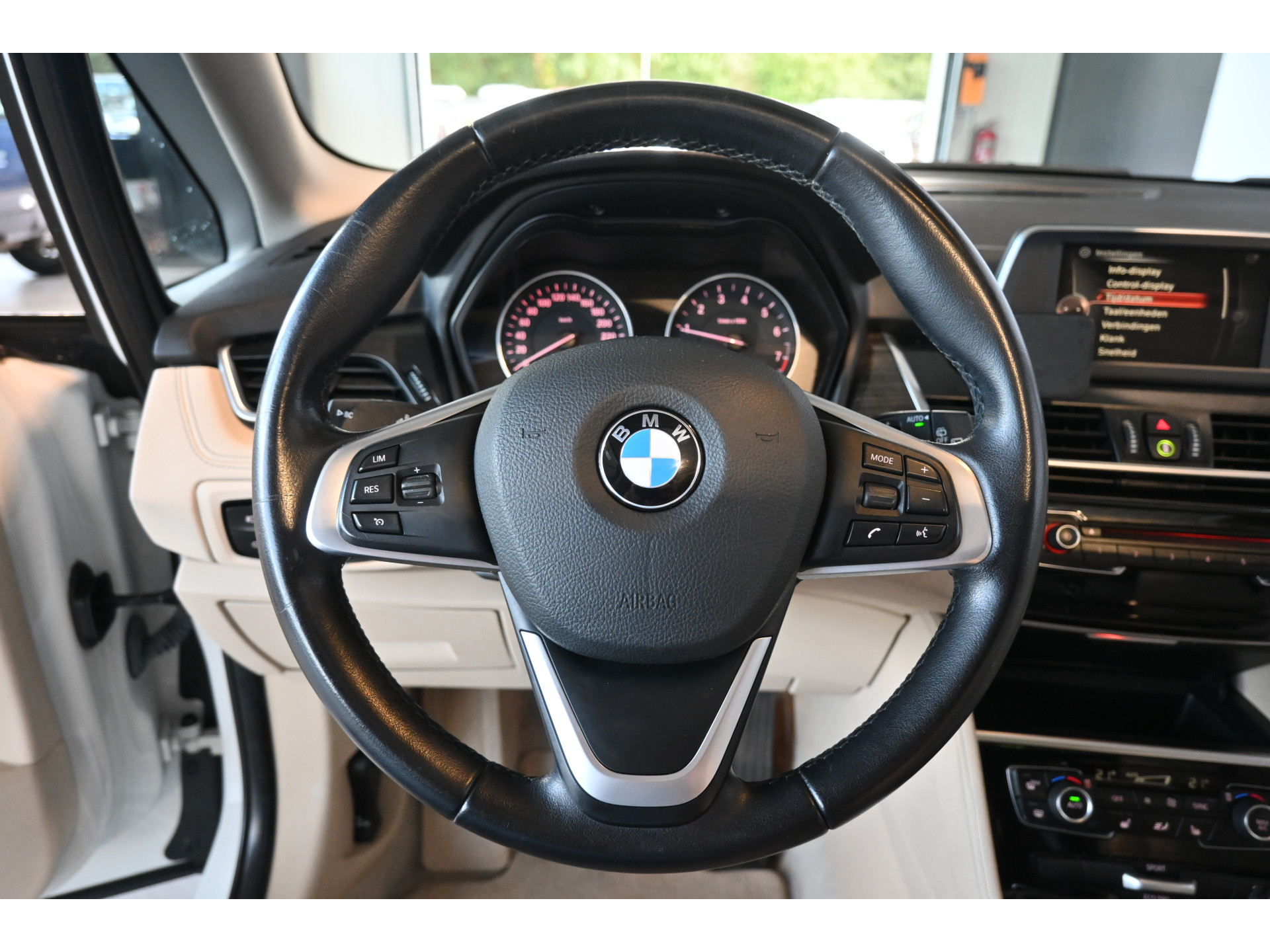 BMW 2-serie Active Tourer 218i High Executive Nap Clima Cruise Panoramadak Trekhaak PDC Navigatie LED Stoelverwarming Inruil Mogelijk!