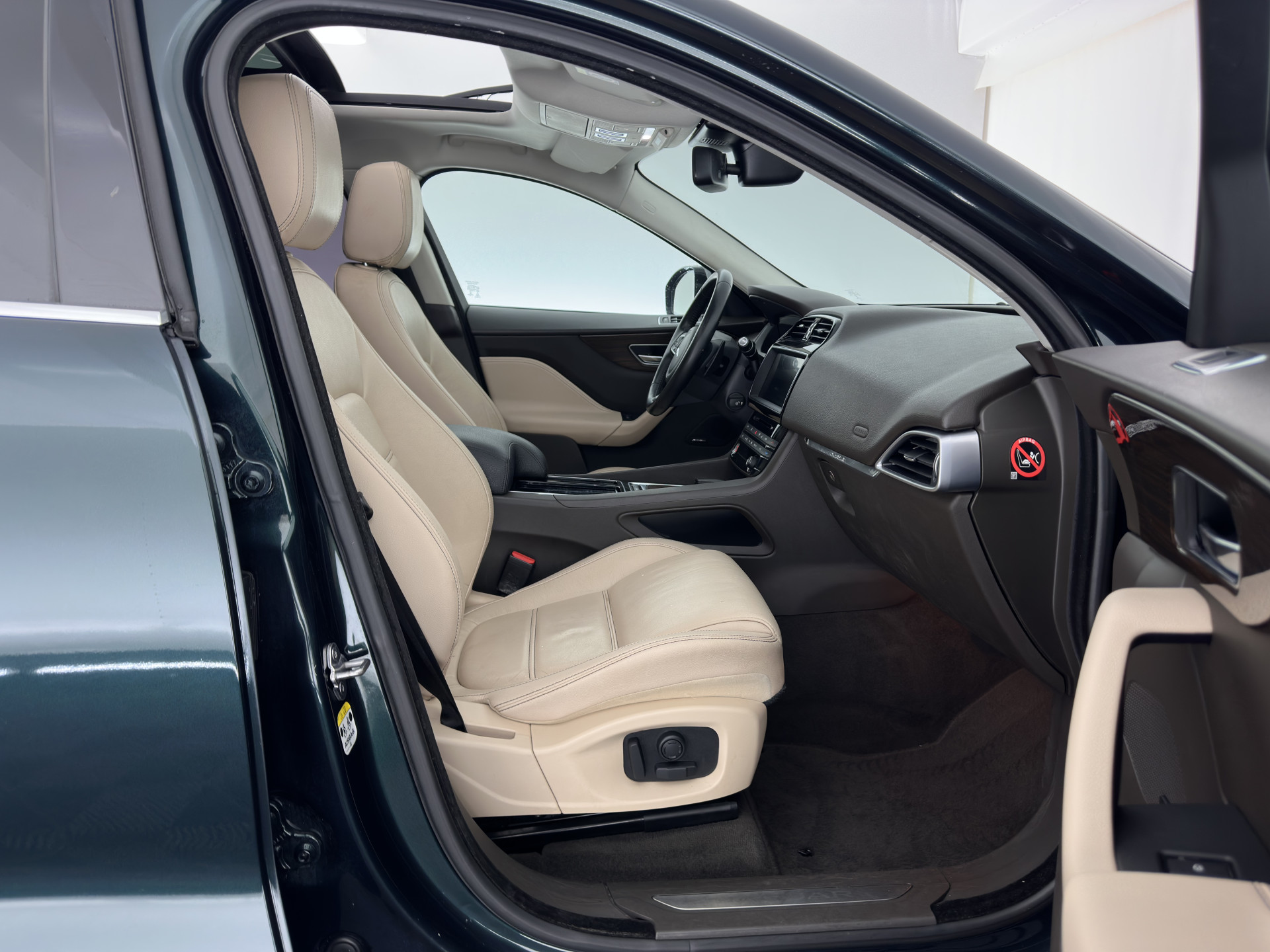 Jaguar F-PACE 2.0 Portfolio AWD 20d Aut. *PANO | DIGI-COCKPIT | XENON | LEATHER | KEYLESS | MERIDIAN-SOUND | NAVI-FULLMAP | ECC | PDC | CRUISE | 19''ALU*