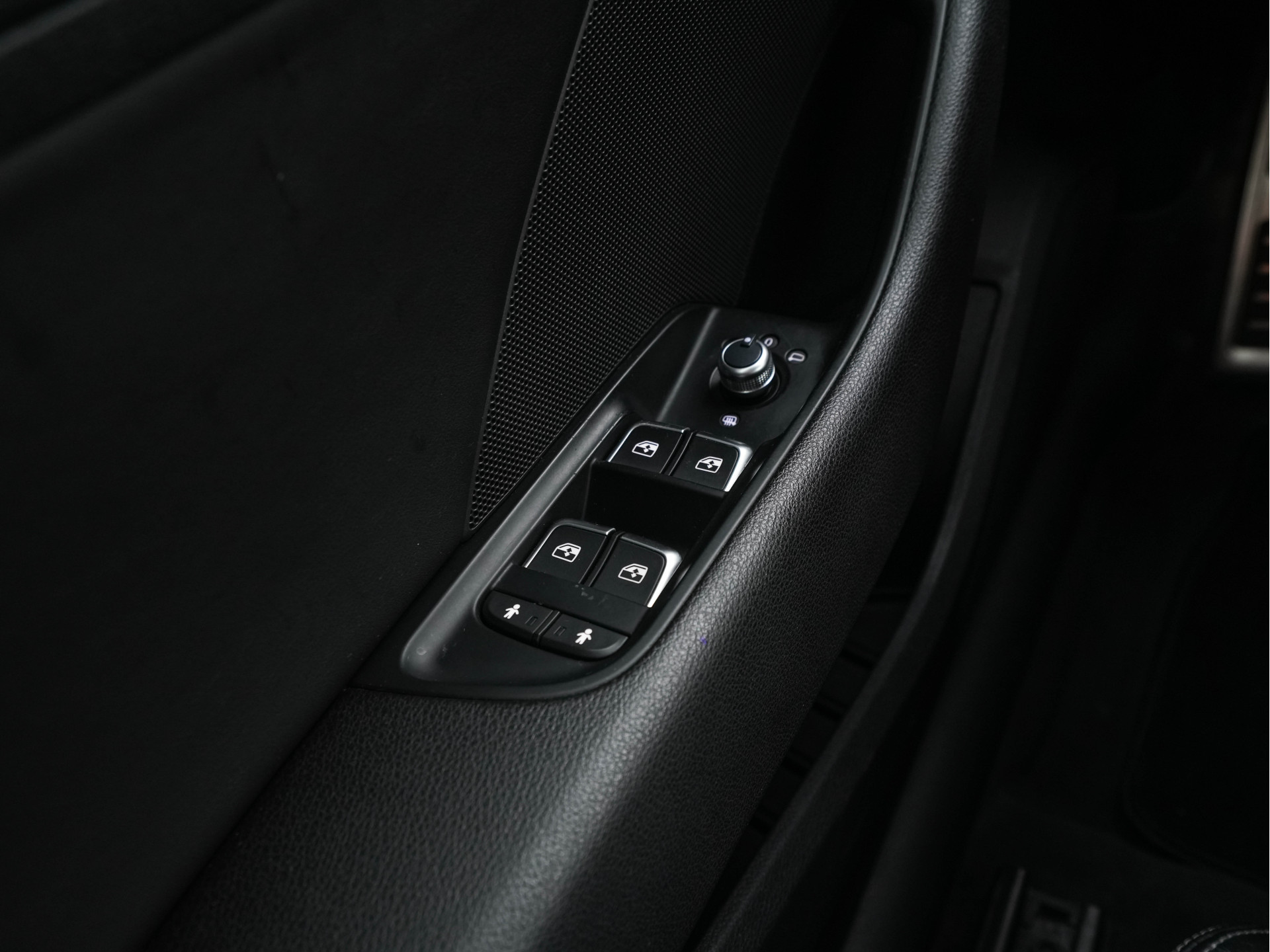 Audi A3 Sportback 1.5 TFSI CoD S-Line-Sportpack Edition Aut. *FULL-LED | LEATHER-FABRIC | NAVI-FULLMAP | SPORT-SEATS | AUDI-SOUND | ECC | PDC | PRIVACY-GLASS | CRUISE | 18''ALU*