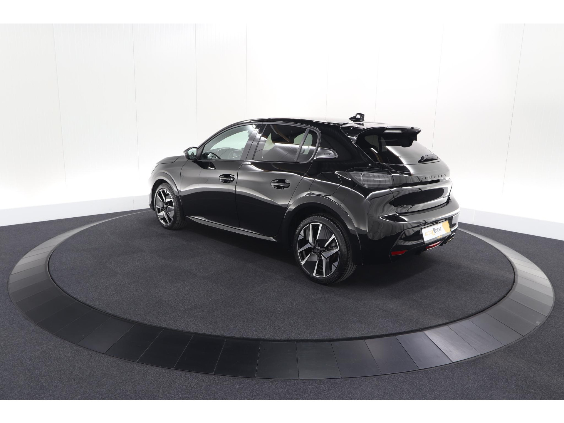 Peugeot 208 1.2 Hybrid 145 e-DCS6 GT | Alcantara Pakket | Camera | Apple Carplay | Stoelverwarming