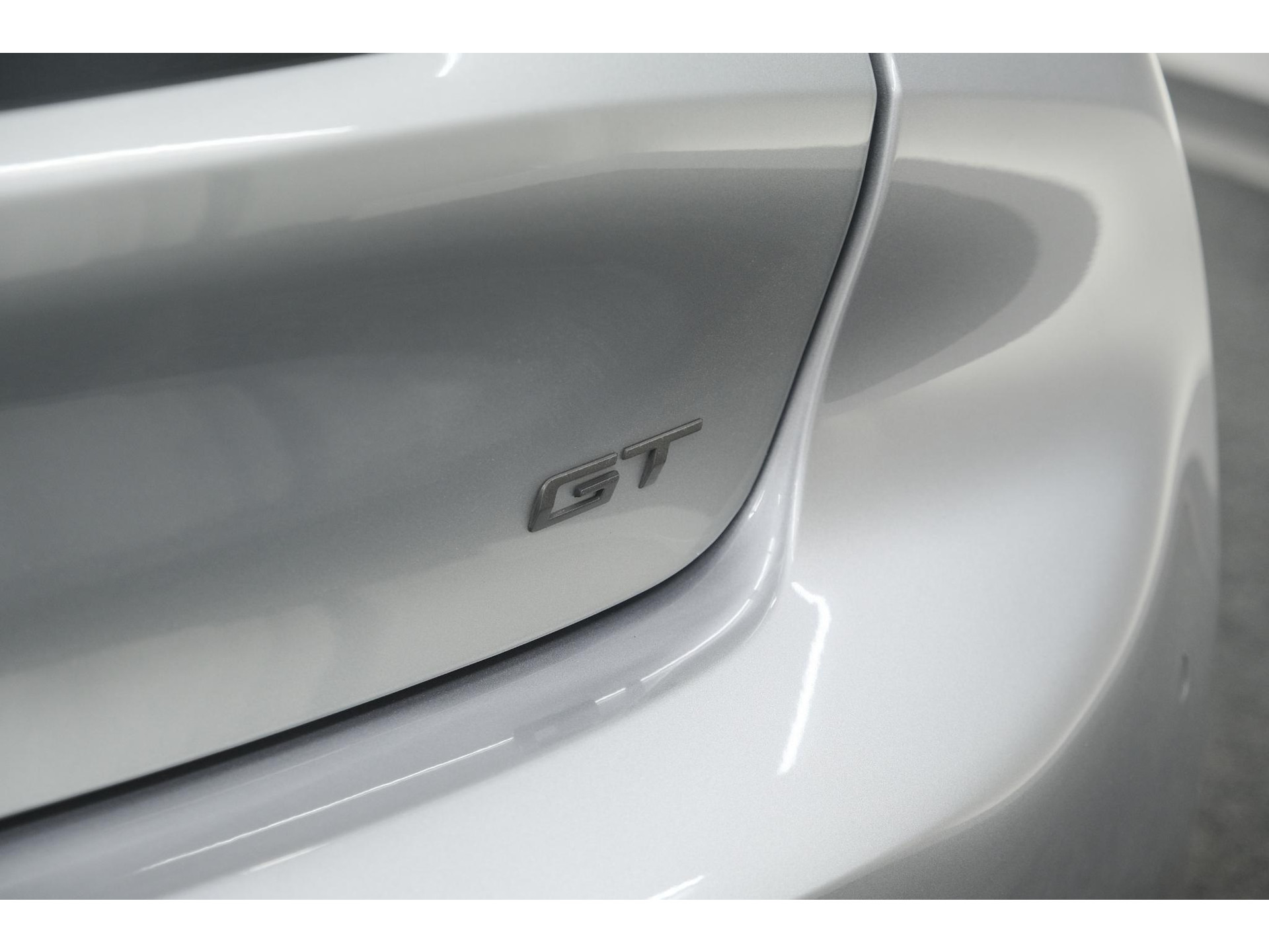 Peugeot 208 PureTech 100 GT Dark Edition | Camera | Navigatie | Apple Carplay | Parkeersensoren
