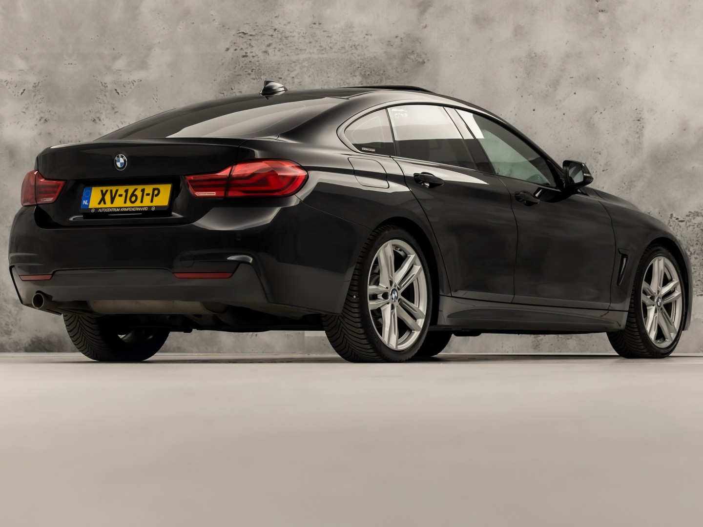 BMW 4-serie Gran Coupé 418i M Sport Automaat (SCHUIFDAK, M PAKKET, GROOT NAVI, HARMAN/KARDON, STOELVERWARMING, GETINT GLAS, SPORTSTOELEN, PARKEERSENSOREN, NIEUWE APK, NIEUWSTAAT)