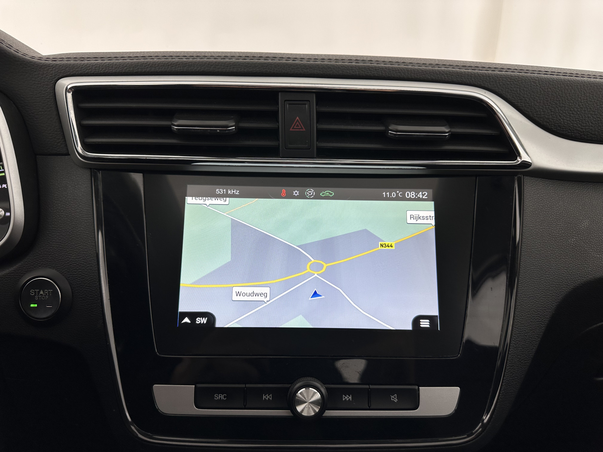 MG ZS EV Luxury 45 kWh {SOH-90%} (INCL-BTW) Aut. *PANO | LEATHER | CCS-FASTLOADER | KEYLESS | NAVI-FULLMAP | ADAPTIVE-CRUISE | CAMERA | HEATED-SPORTSEATS | CARPLAY | BLINDSPOT | DAB | LANE-ASSIST | 17''ALU*