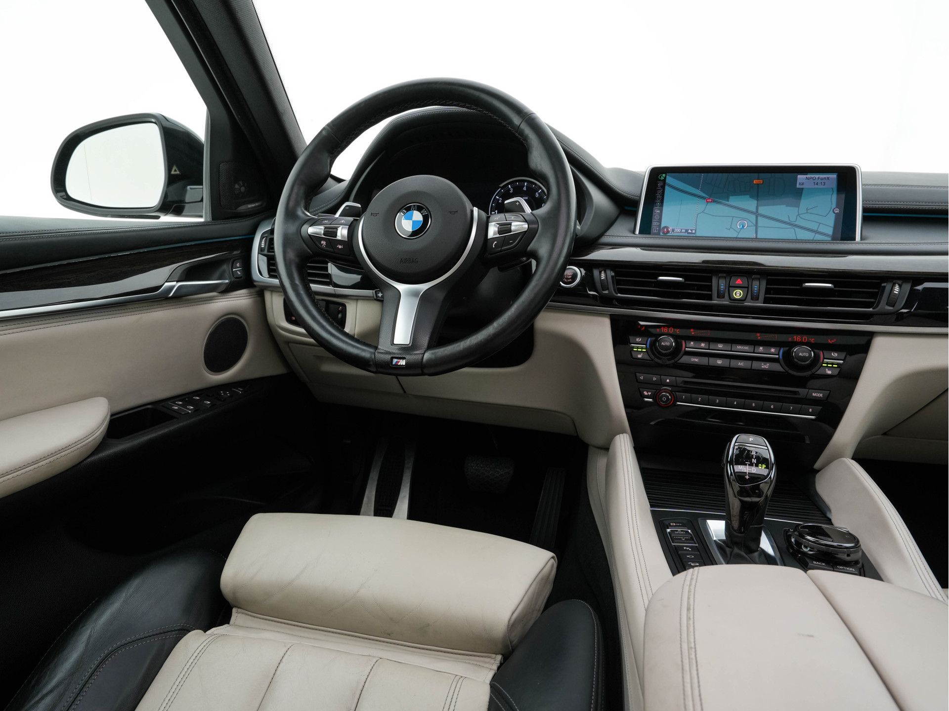 BMW X6 xDrive50i High-Executive M-Sportpack Aut. *PANO | HEAD-UP | TWO-COLOUR-LUXURYLEATHER | FULL-LED | MEMORY-PACK | HARMAN/KARDON-SOUNDSYSTEM |  | BLIND-SPOT | KEYLESS | CAMERA | COMFORT-SEATS | SOFT-CLOSE | 20''ALU*
