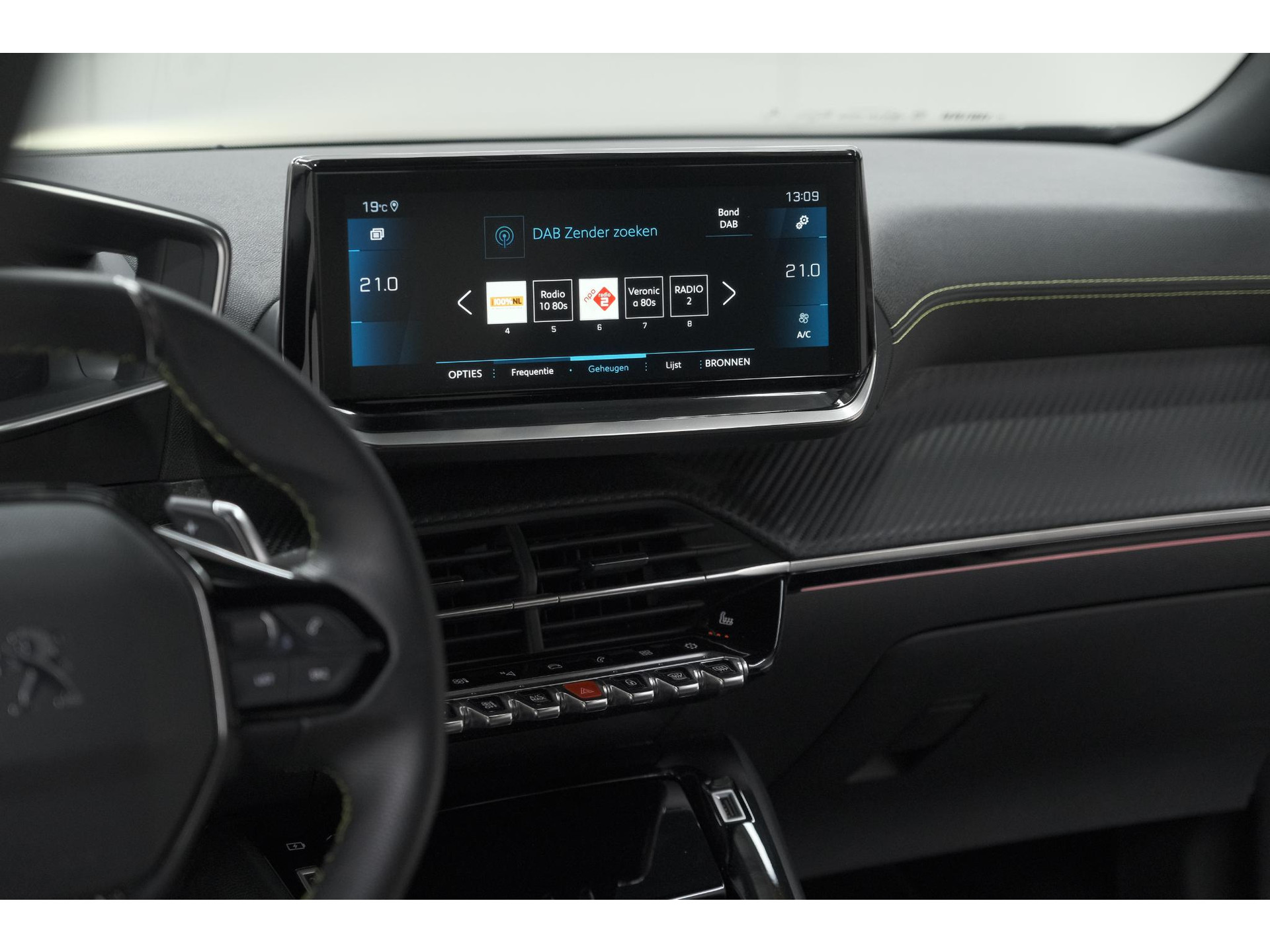 Peugeot 2008 PureTech 130 EAT8 GT | Camera | Dodehoekdetectie | Apple Carplay | Pack Winter