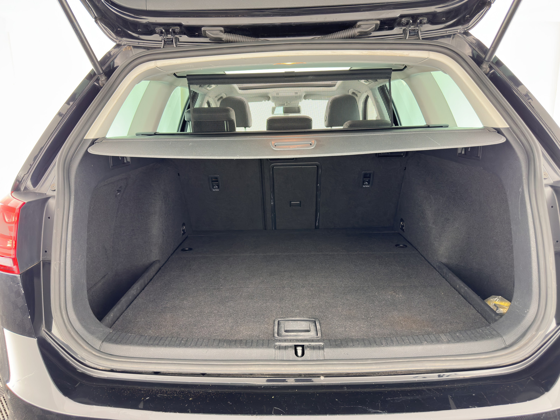 Volkswagen Golf Variant 1.4 TSI Highline Aut. *PANO | ADAPTIVE-CRUISE | LEATHER-FABRIC | XENON | DYNAUDIO-SOUND | KEYLESS | NAVI-FULLMAP | HEATED-ERGONOMIC-SPORTSEATS | ECC | PRIVACY-GLASS | PARKPILOT | 17''ALU*