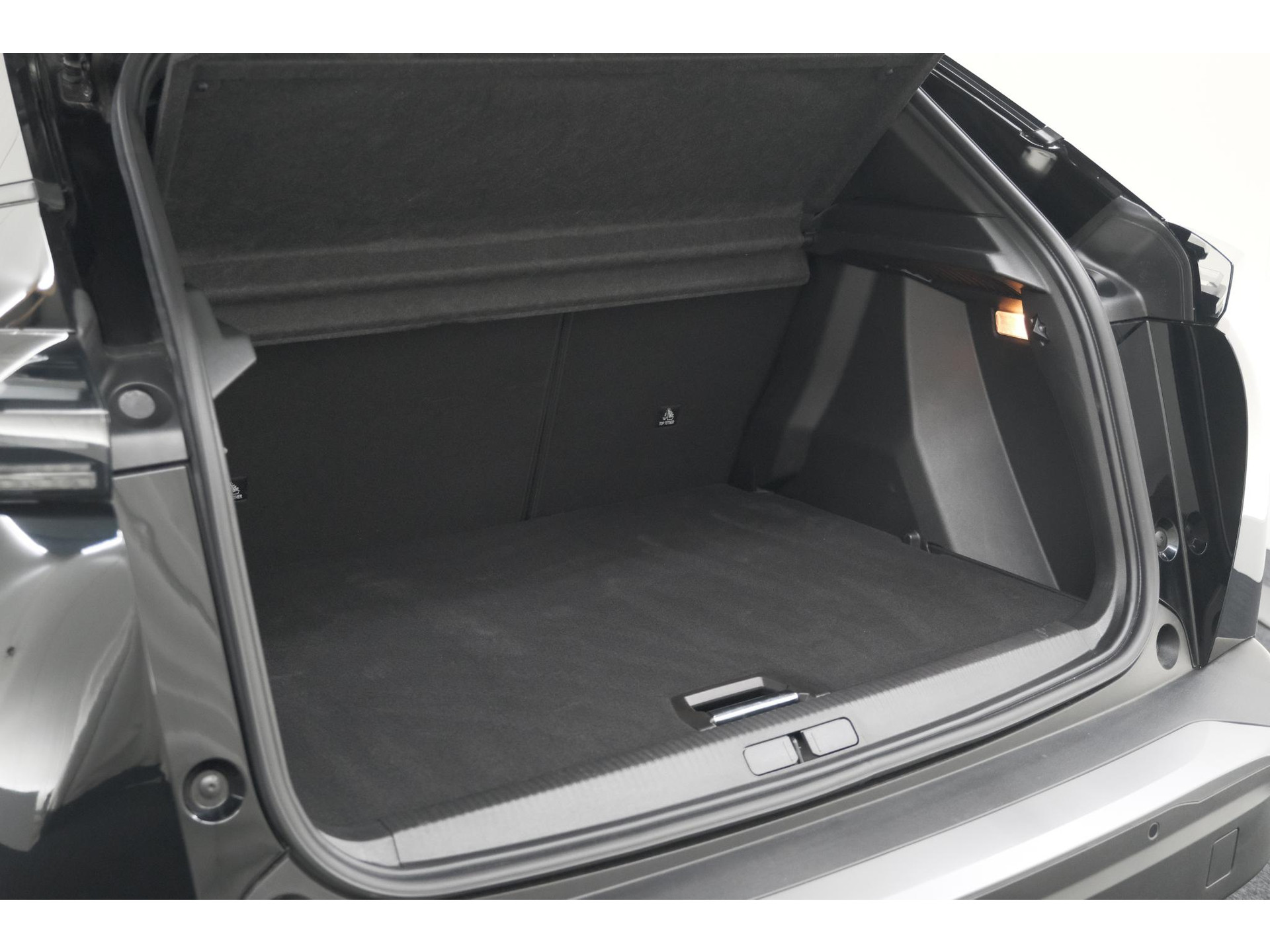 Peugeot 2008 1.2 Hybrid 145 Allure | 360 Camera | Adaptieve Cruise Control | Dodehoekdetectie | Apple Carplay