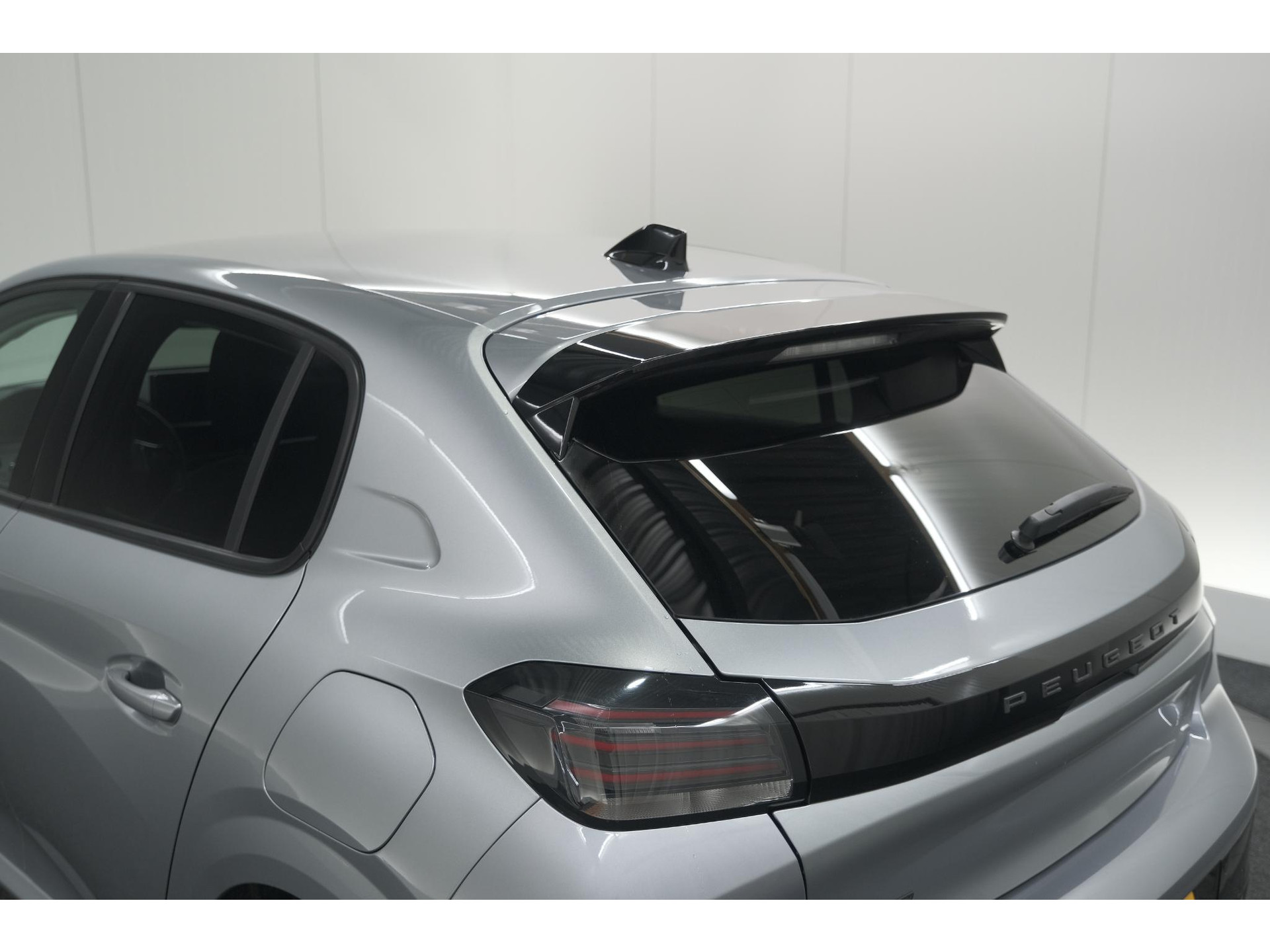 Peugeot 208 PureTech 100 Allure Pack | NIEUW MODEL | Apple CarPlay | Parkeersensoren | Climate Control