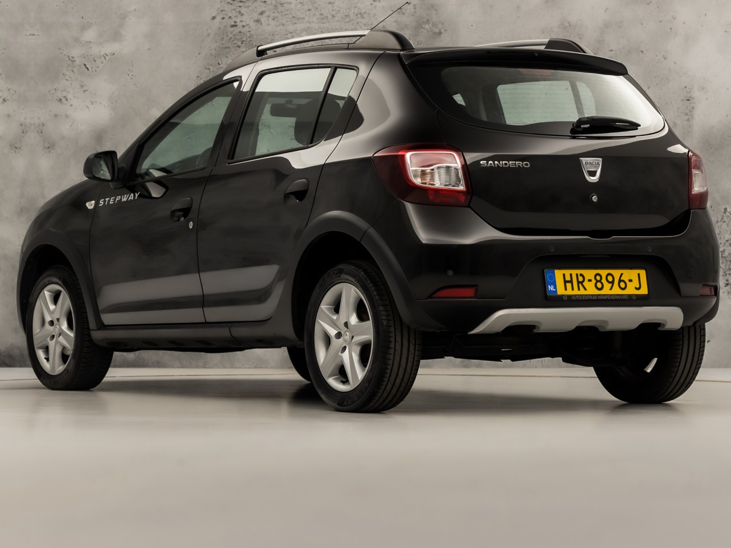 Dacia Sandero 0.9 TCe Stepway Lauréate (NAVIGATIE, AIRCO, LM VELGEN, SPORTSTOELEN, PARKEERSENSOREN, NIEUWSTAAT)