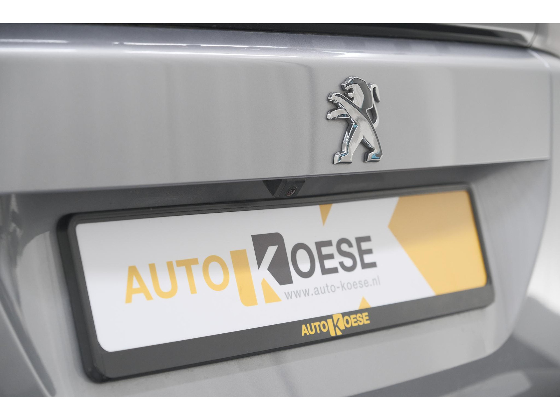 Peugeot e-2008 EV Allure 50 kWh | SOH=96.7 % | 3 Fase Laadfunctie | Camera | Navigatie | Parkeersensoren | Apple Carplay