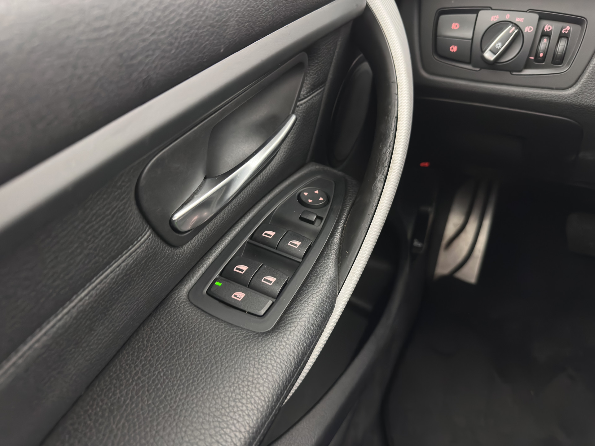 BMW 3-serie Touring 318d High Executive M-Sportpack Aut. *FULL-LEATHER | HEATED-SPORTSEATS | NAVI-FULLMAP | ECC | PDC | CRUISE | 18''ALU*