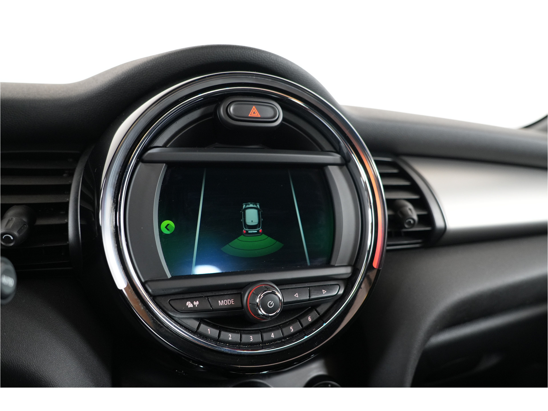 MINI 3-Deurs 1.5 Cooper Chili | Pano | Leder | Stl. verw. | PDC | Sportstoelen |