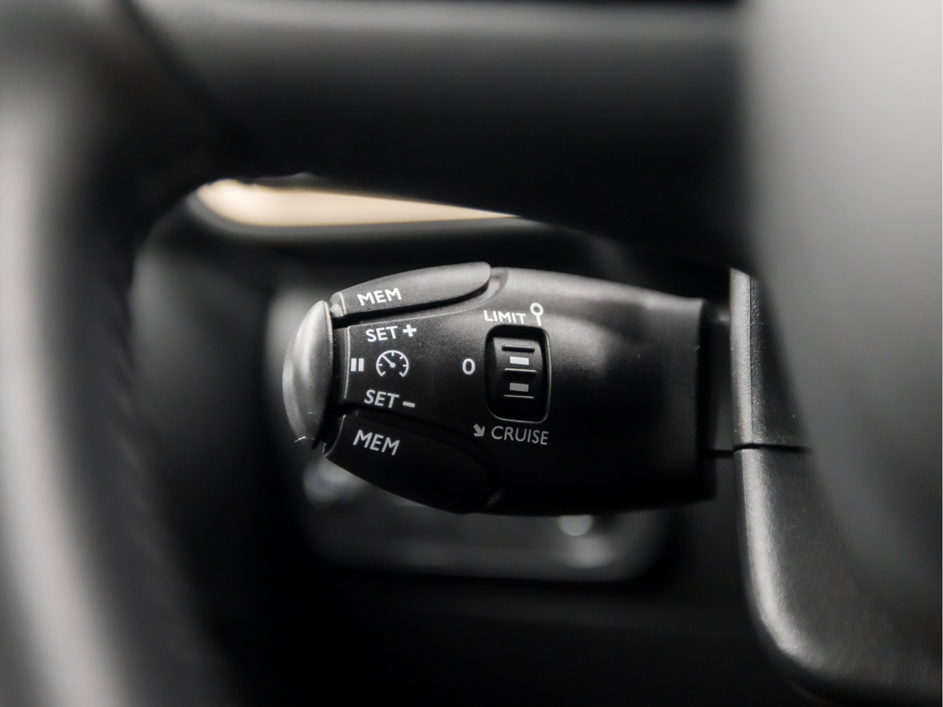 Citroën C3 1.2 PureTech S&S Origins (APPLE CARPLAY, NAVIGATIE, 360 CAMERA, LANE ASSIST, SPORTSTOELEN, LM VELGEN, PARKEERSENSOREN, CRUISE, NIEUWE APK, NIEUWSTAAT)