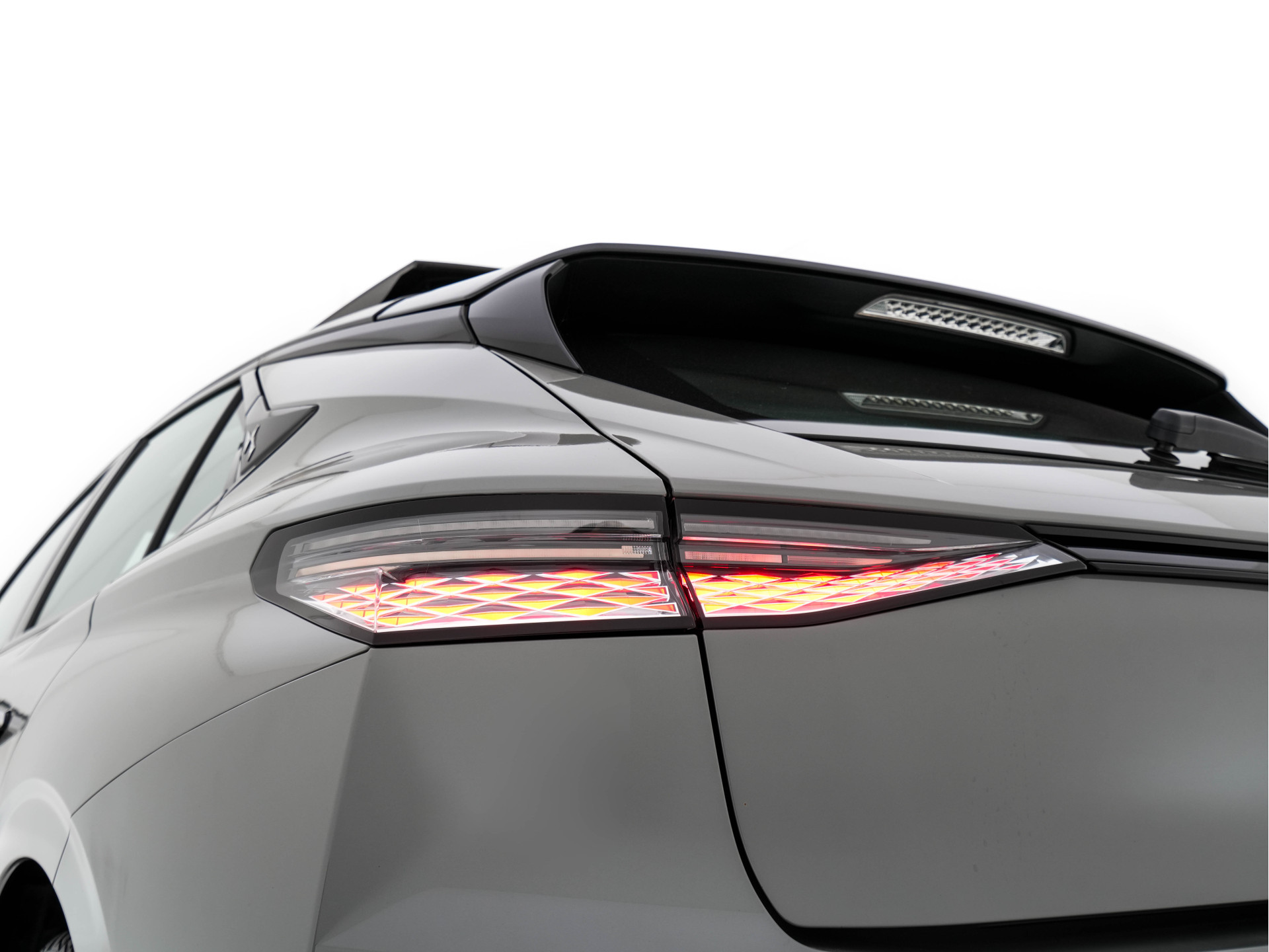 DS 4 1.6 PureTech Performance Line (INCL-BTW) Aut. *PANO | LEATHER-MICROFIBRE | FULL-LED | HEATED-SPORTSEATS | DIGI-COCKPIT | KEYLESS | CAMERA | LANE-ASSIST | CARPLAY | ECC | SHIFT-PADDLES | PDC | TOWBAR | 19''ALU*