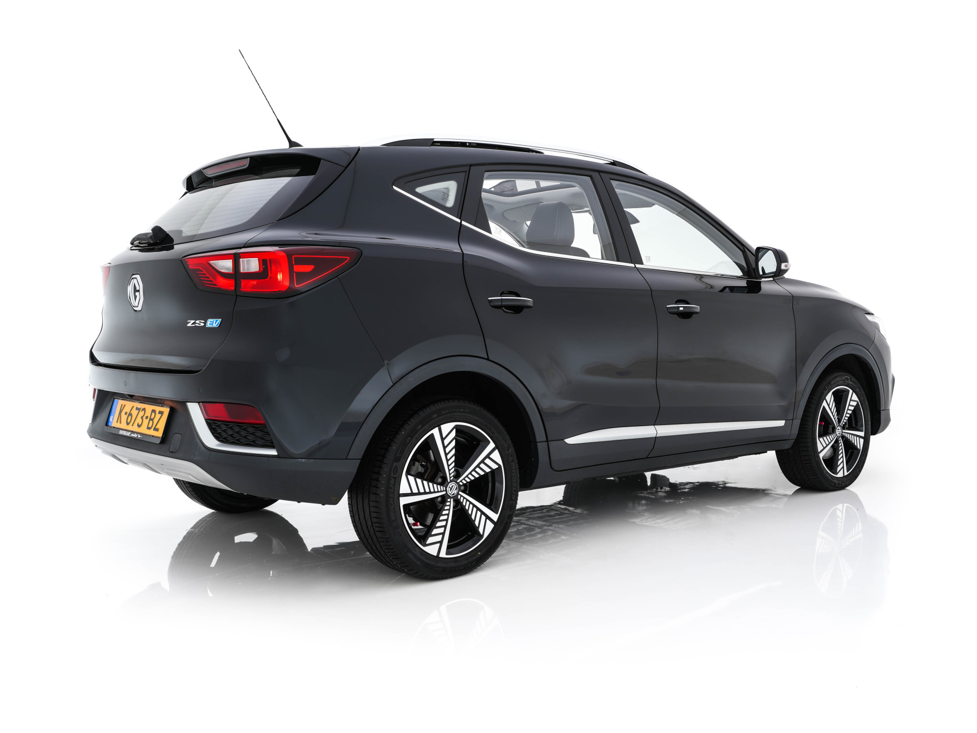 MG ZS EV Luxury 45 kWh (INCL-BTW) Aut. *PANO | LEATHER | CCS-FASTLOADER | KEYLESS | NAVI-FULLMAP | ADAPTIVE-CRUISE | CAMERA | HEATED-SPORTSEATS | CARPLAY | BLINDSPOT | DAB | LANE-ASSIST | 17''ALU*