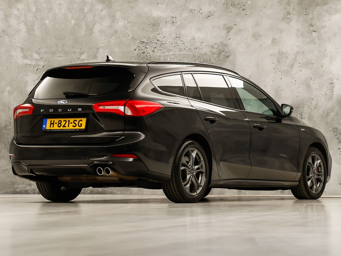Ford Focus Wagon 1.0 EcoBoost ST Line (APPLE CARPLAY, GROOT NAVI, STUUR/STOELVERWARMING, KEYLESS, GETINT GLAS, SPORTSTOELEN, CRUISE, PARKEERSENSOREN, NIEUWSTAAT)