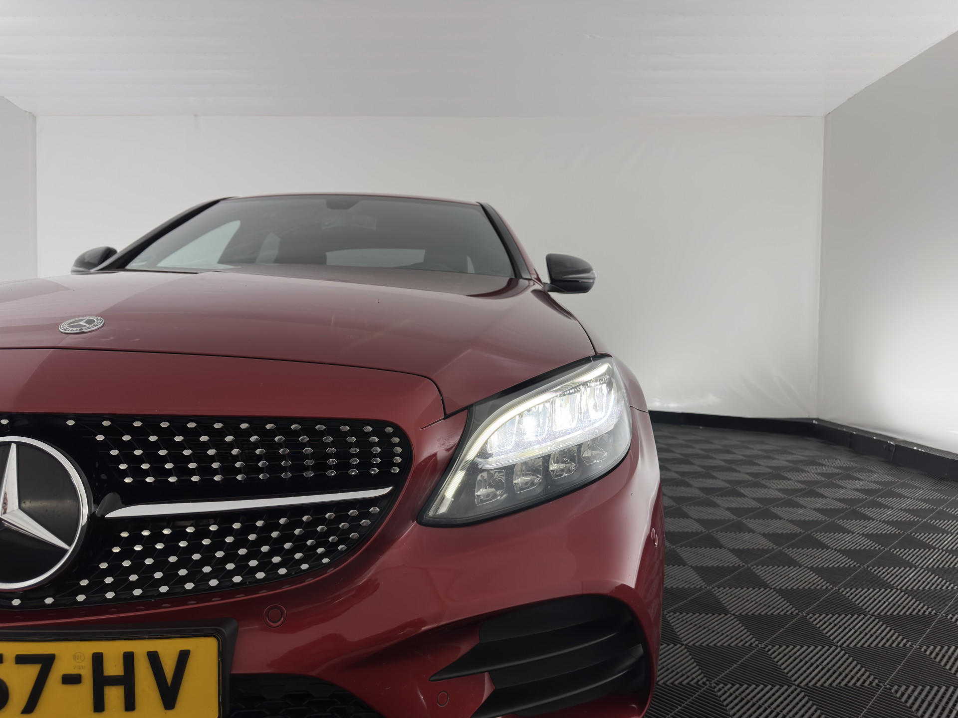 Mercedes-Benz C-klasse 300 e Business Solution AMG Limited ( Plug-In ) (INCL-BTW) *FULL-LEATHER | FULL-LED | BURMESTER | AMBIENT-LIGHT | BLIND-SPOT | HEATED-SPORTSEATS | DIGI-COCKPIT | NAVI-FULLMAP | CAMERA | DAB+ | PRIVACY-GLASS | 18''ALU*