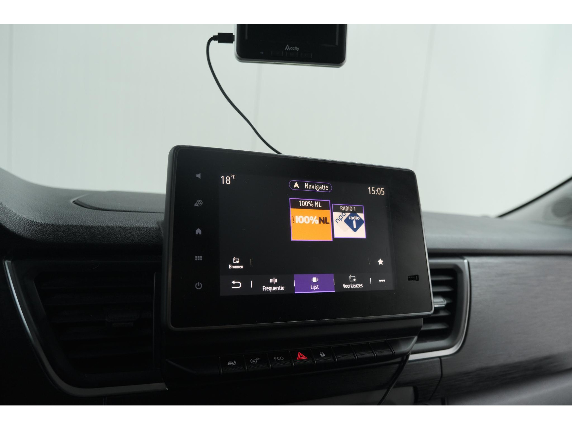 Renault Trafic 2.0 dCi 110 T30 L2H1 Work Edition | Trekhaak | Camera | Navigatie | Sidebars | Betimmering Laadruimte