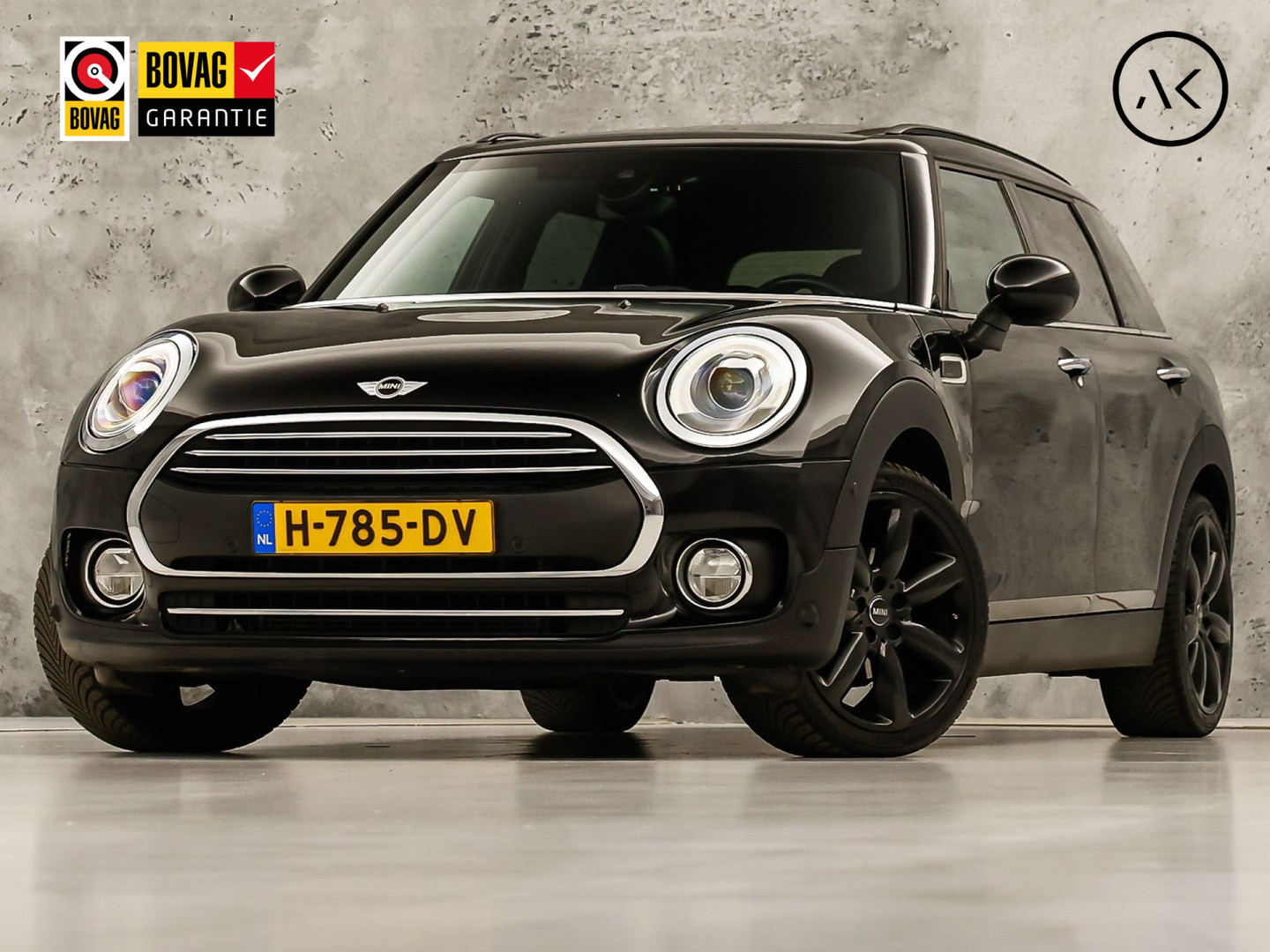 MINI Clubman 1.5 Chili Black Sport Automaat (PANORAMADAK, NAVIGATIE, LEDEREN SPORTSTOELEN, STOELVERWARMING, CRUISE, CLIMATE, ZWART HEMEL, NIEUWE APK)