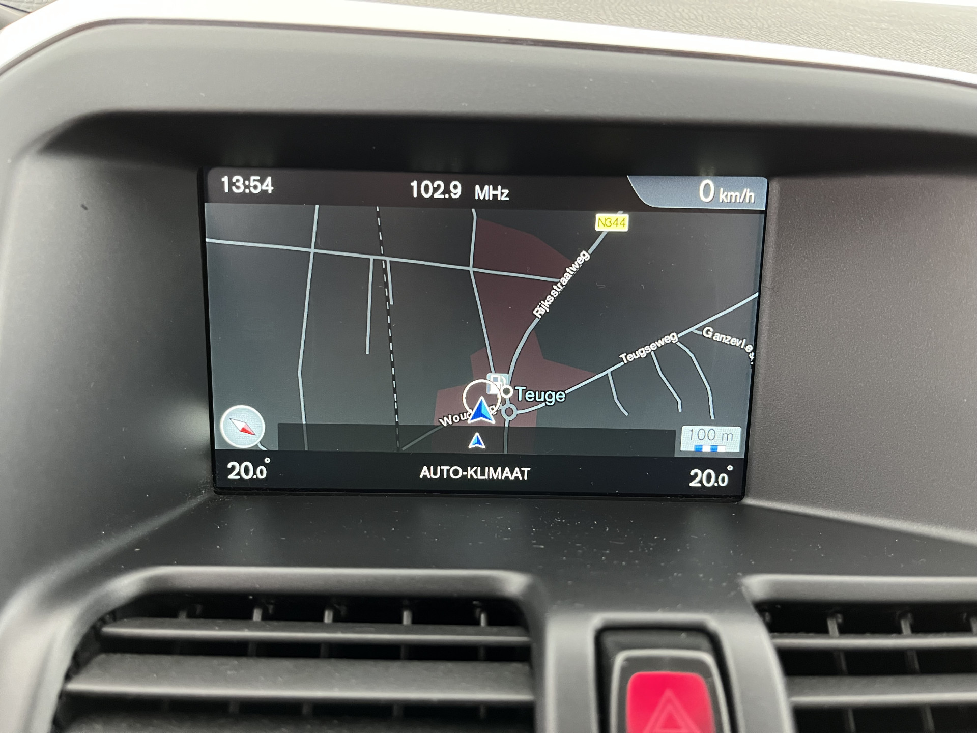 Volvo XC60 2.0 D3 FWD Momentum *LEATHER | NAVI-FULLMAP | COMFORTSEATS | ECC | PDC | CRUISE | PRIVACYGLASS | TOWBAR | 17''ALU*