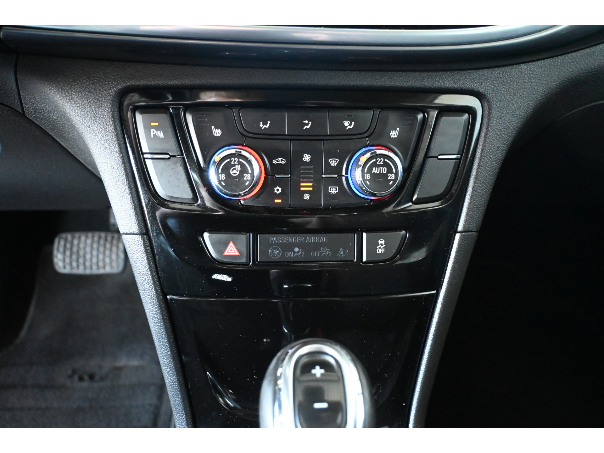 Opel Mokka X 1.4 Turbo Innovation Automaat Cruise control Airco Trekhaak Camera Stoelverwarming Inruil Mogelijk!