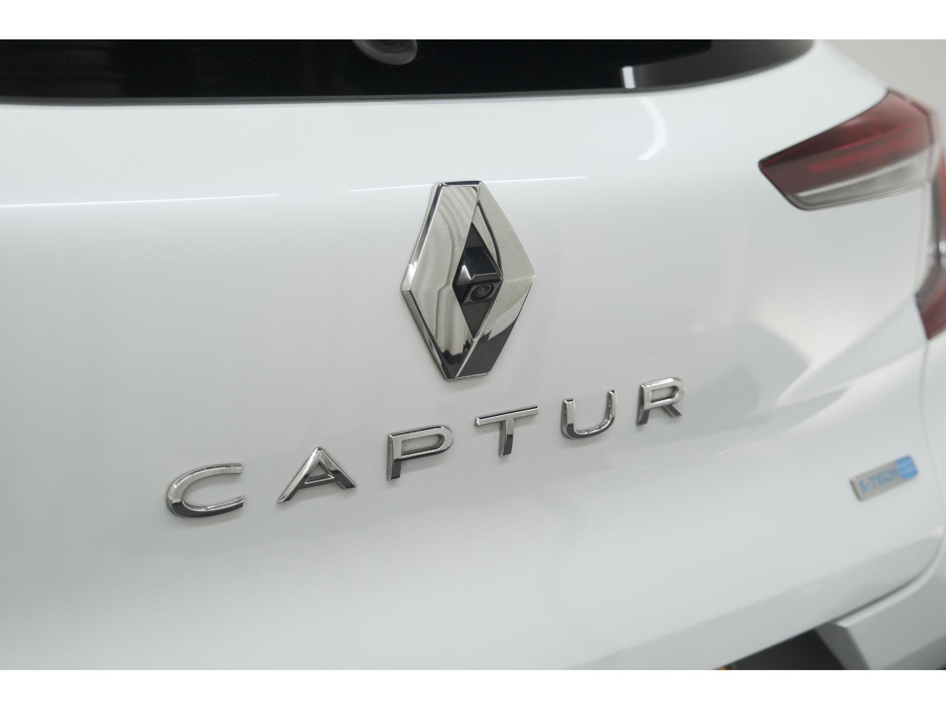 Renault Captur 1.6 E-Tech Plug-in Hybrid 160 Intens | Trekhaak | Camera | Adaptieve Cruise Control | Dodehoekdetectie