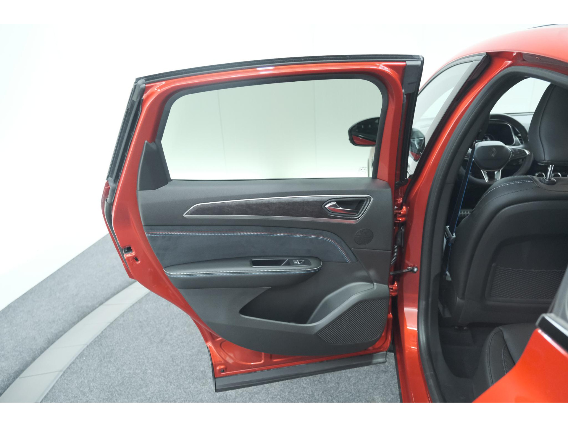Renault Arkana 1.6 E-Tech hybrid 145 Esprit Alpine | Rondom Camera | Adaptieve Cruise Control | Pack Winter | Dodehoekdetectie
