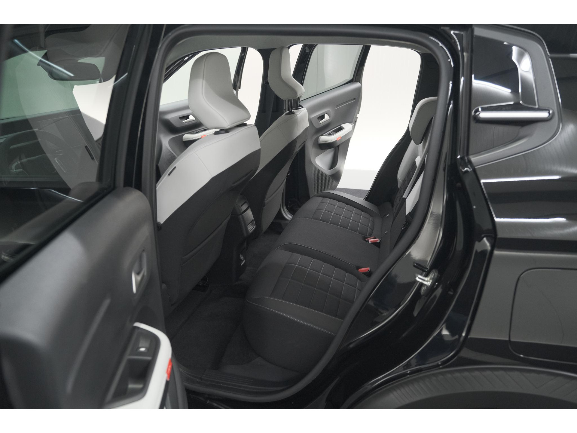 Citroen Ë-C3 Max 113pk 44 kWh | 7 KW Laadfunctie | Camera | Navigatie | Apple Carplay | Parkeersensoren