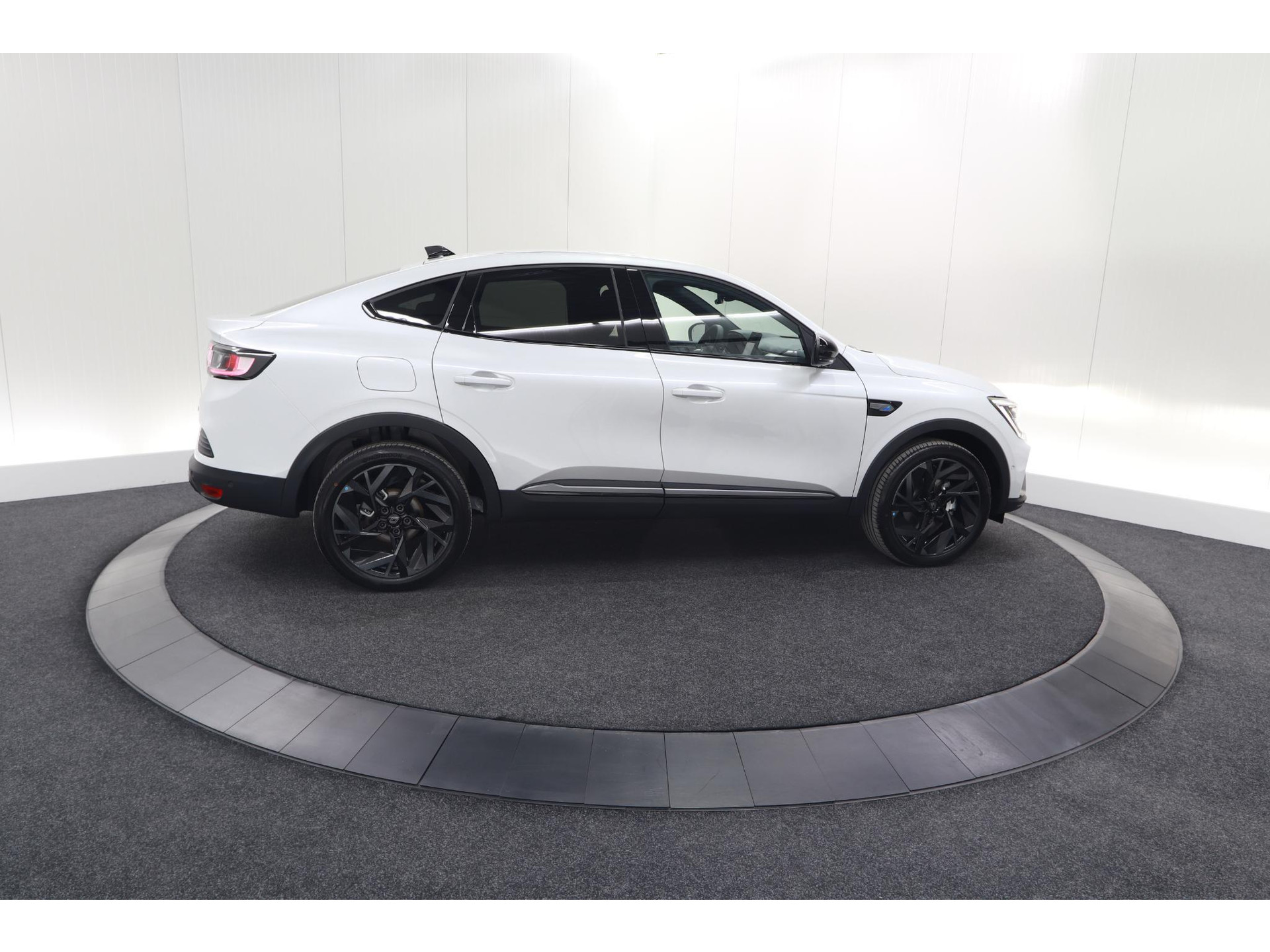 Renault Arkana 1.6 E-Tech hybrid 145 Esprit Alpine | 360 Camera | Adaptieve Cruise Control | Pack Winter | Dodehoekdetectie