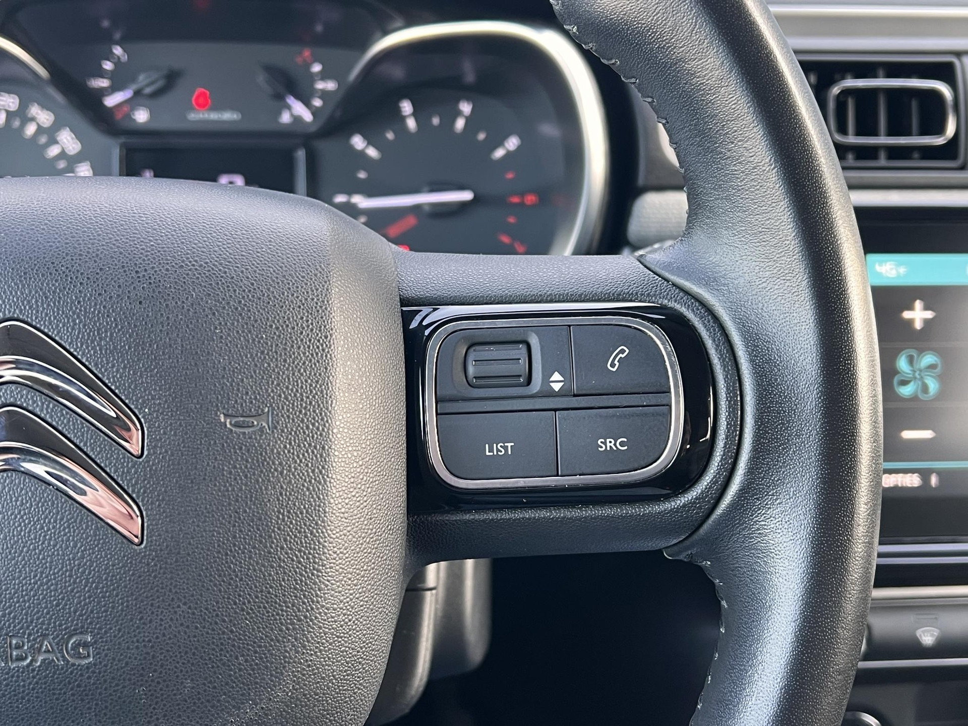 Citroen C3 1.2 PureTech S&S Shine 110pk,D-riem vv in 2023,2e Eigenaar,Camera,Navi,Clima,Cruise,Pdc V+A,APK tot 01-2027