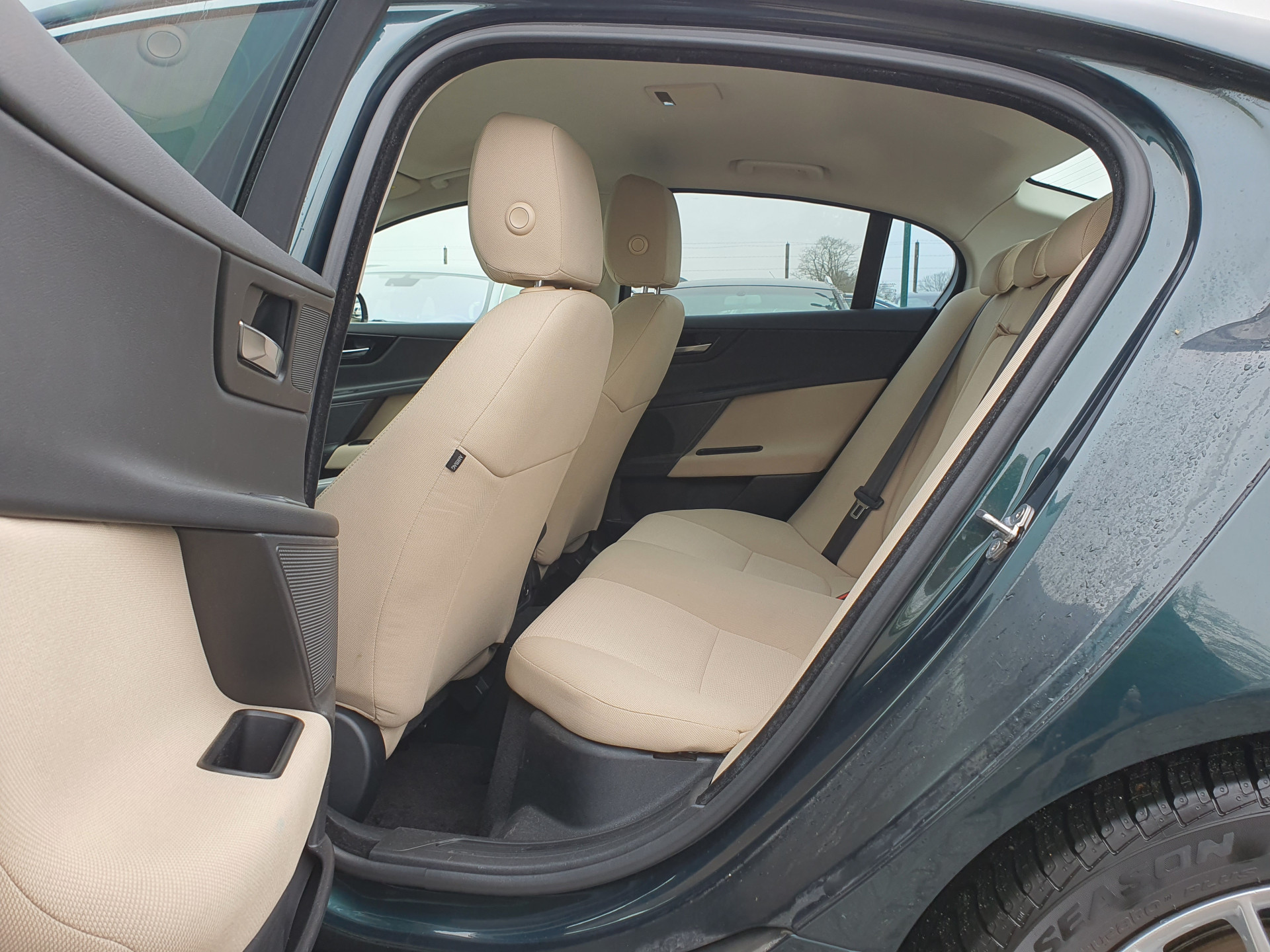 Jaguar XE 2.0 D Prestige ( ⚠️ ) Aut. *NAVI-FULLMAP | CAMERA | ECC | JAGUAR-AUDIO | SHIFT-PADDLES | CRUISE | PDC | LANE-ASSIST | AMBIENT-LIGHT | TOWBAR | COMFORT-SEATS | 17"ALU*