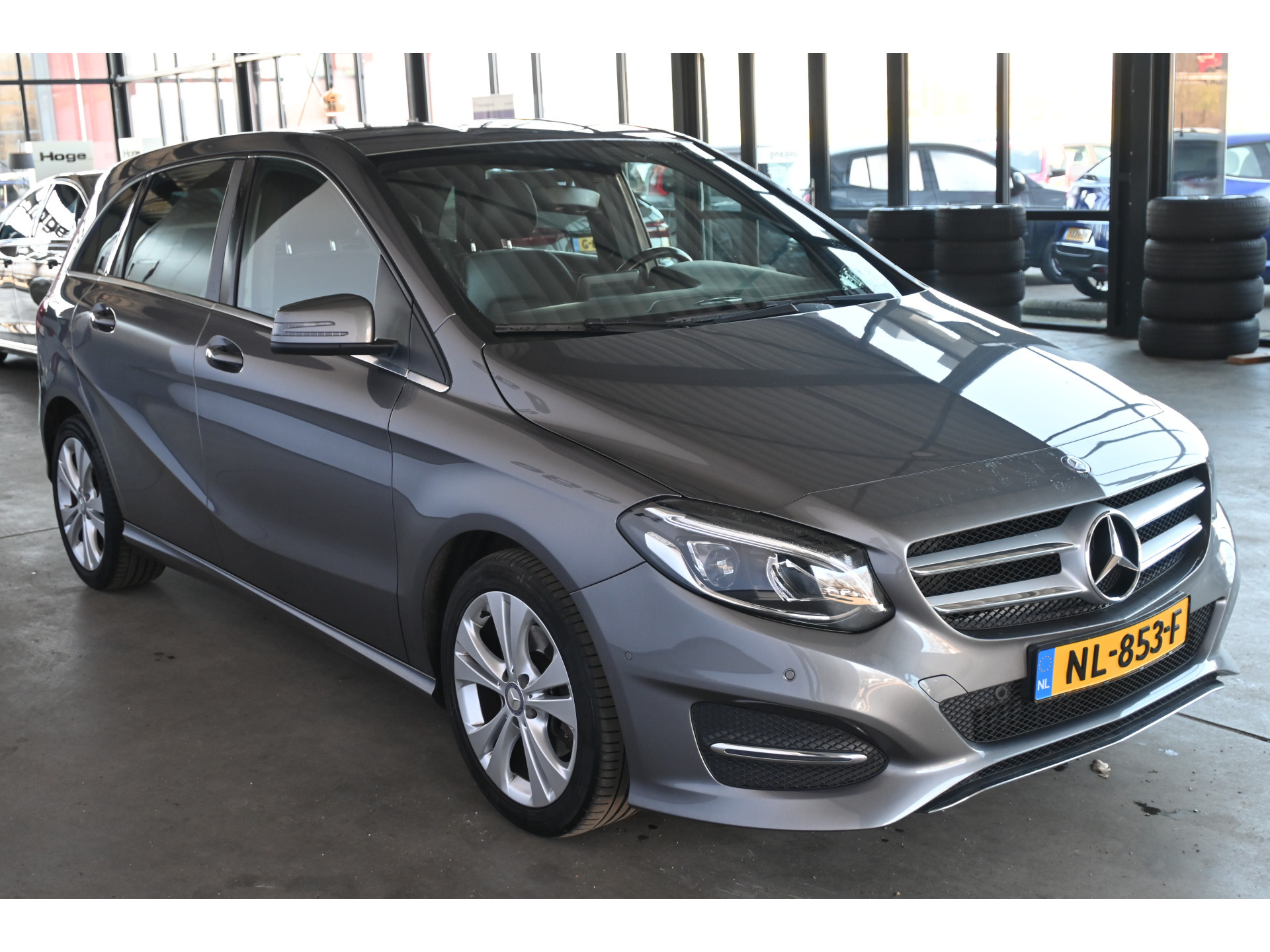 Mercedes-Benz B-klasse 180 Ambition Automaat Clima Navigatie LED Rijklaarprijs! Inruil Mogelijk!