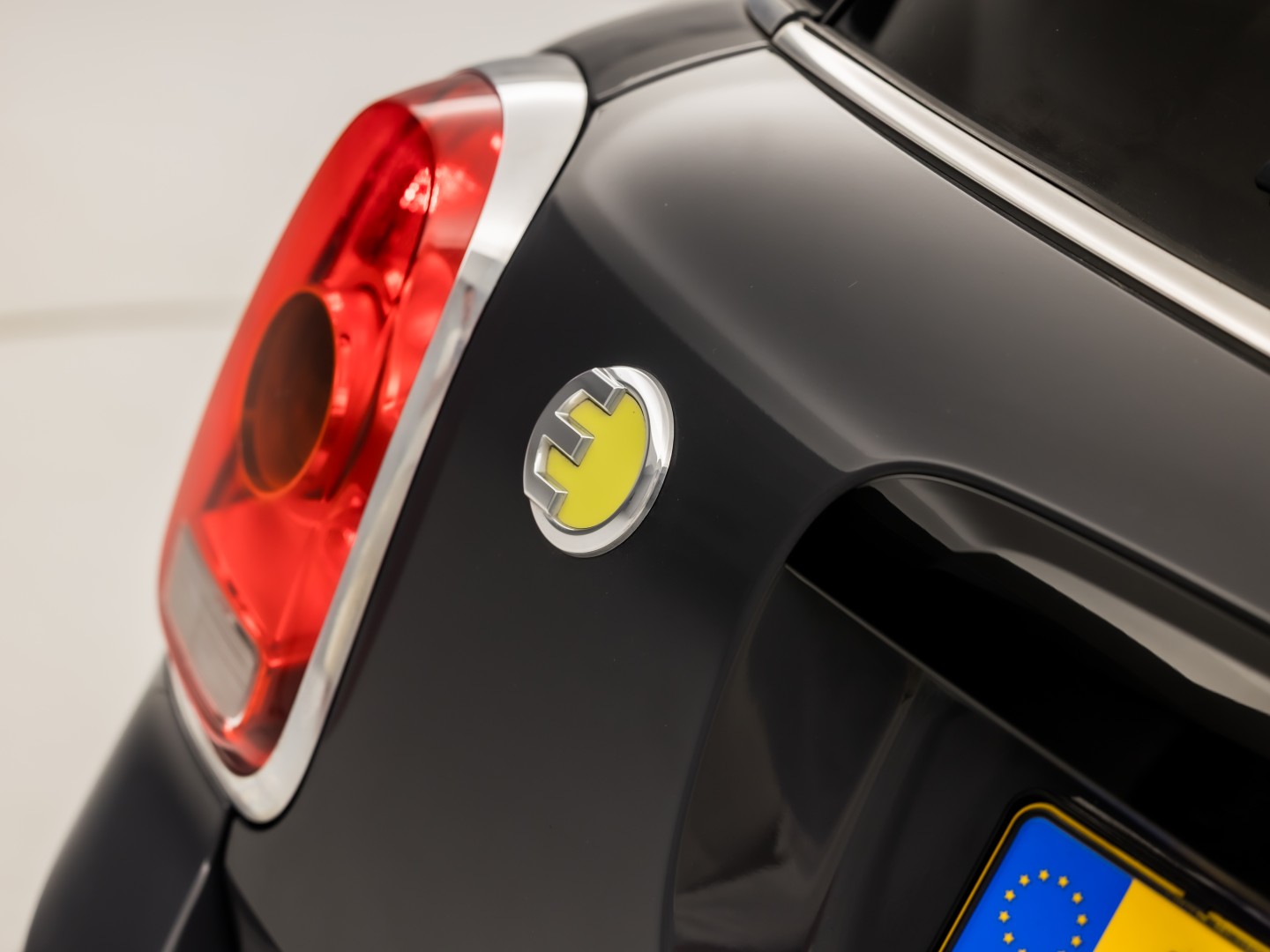 MINI Countryman 1.5 Cooper SE ALL4 Chili 225Pk Automaat (APPLE CARPLAY, GROOT NAVI, LEDER, STOELVERWARMING, SPORTSTOELEN, GETINT GLAS, ADAPTIVE CRUISE, NIEUWSTAAT)
